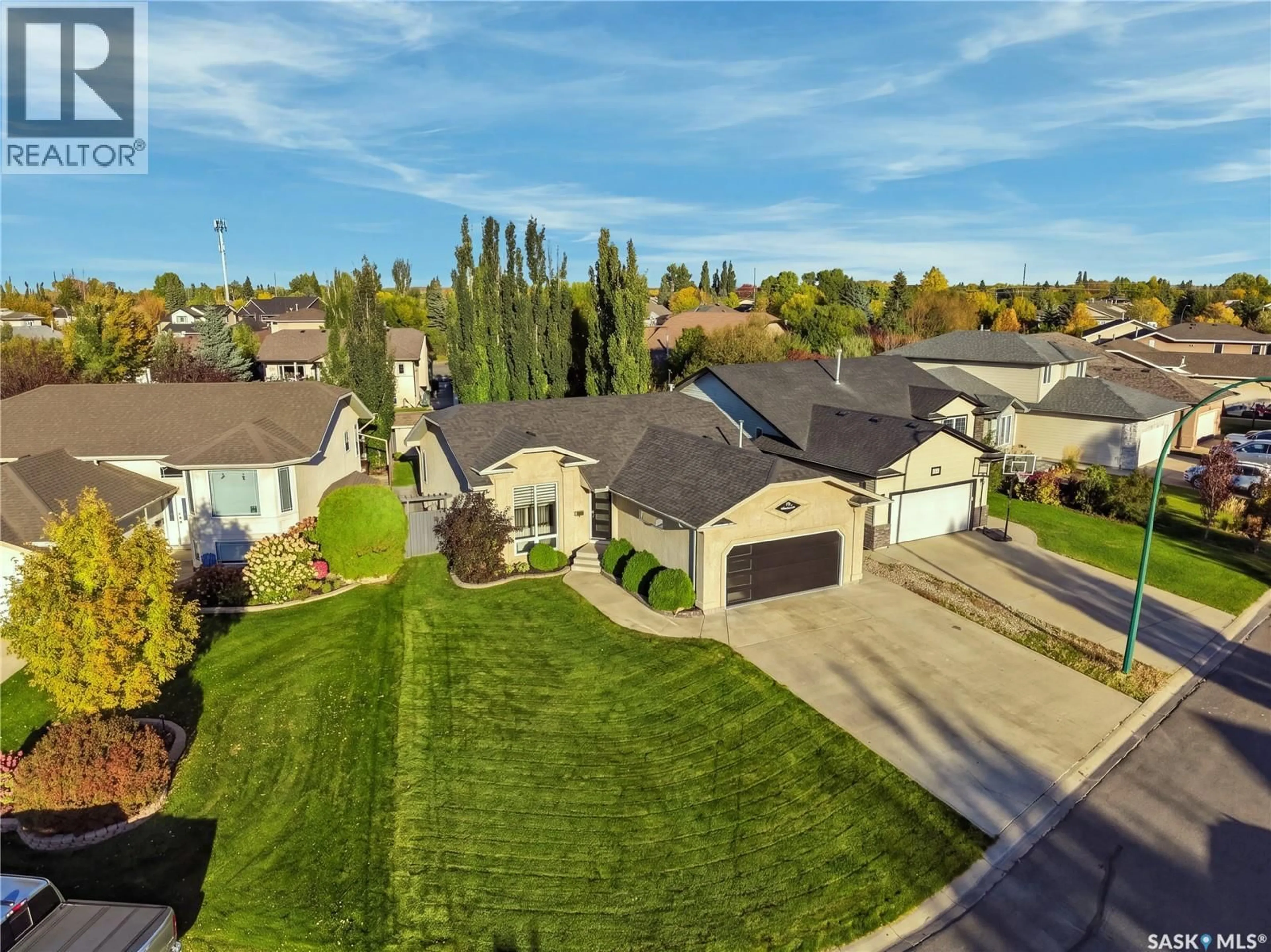 A pic from outside/outdoor area/front of a property/back of a property/a pic from drone, street for 130 KUTZ CRESCENT, Saskatoon Saskatchewan S7N4S5