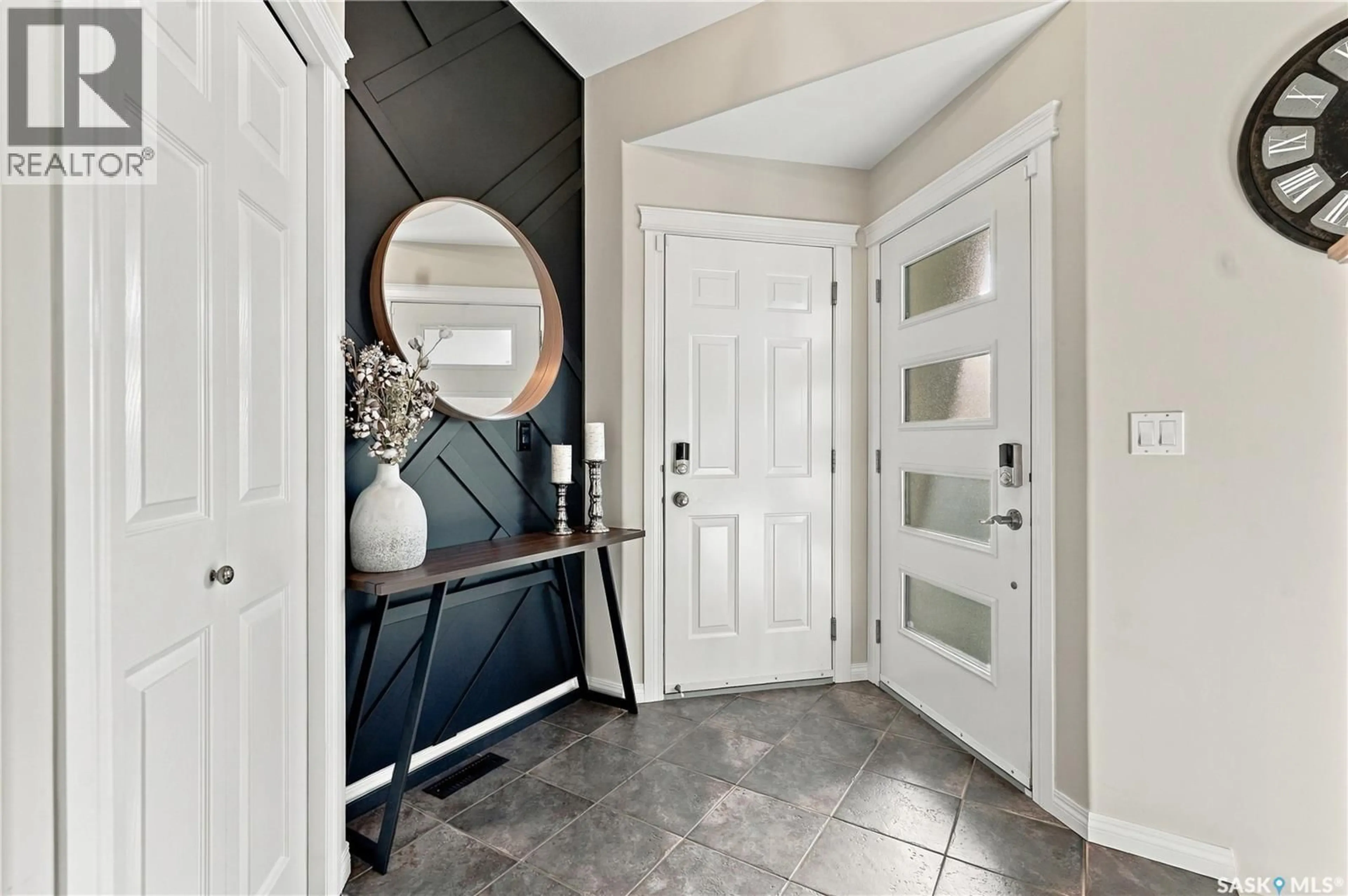Indoor entryway for 130 KUTZ CRESCENT, Saskatoon Saskatchewan S7N4S5