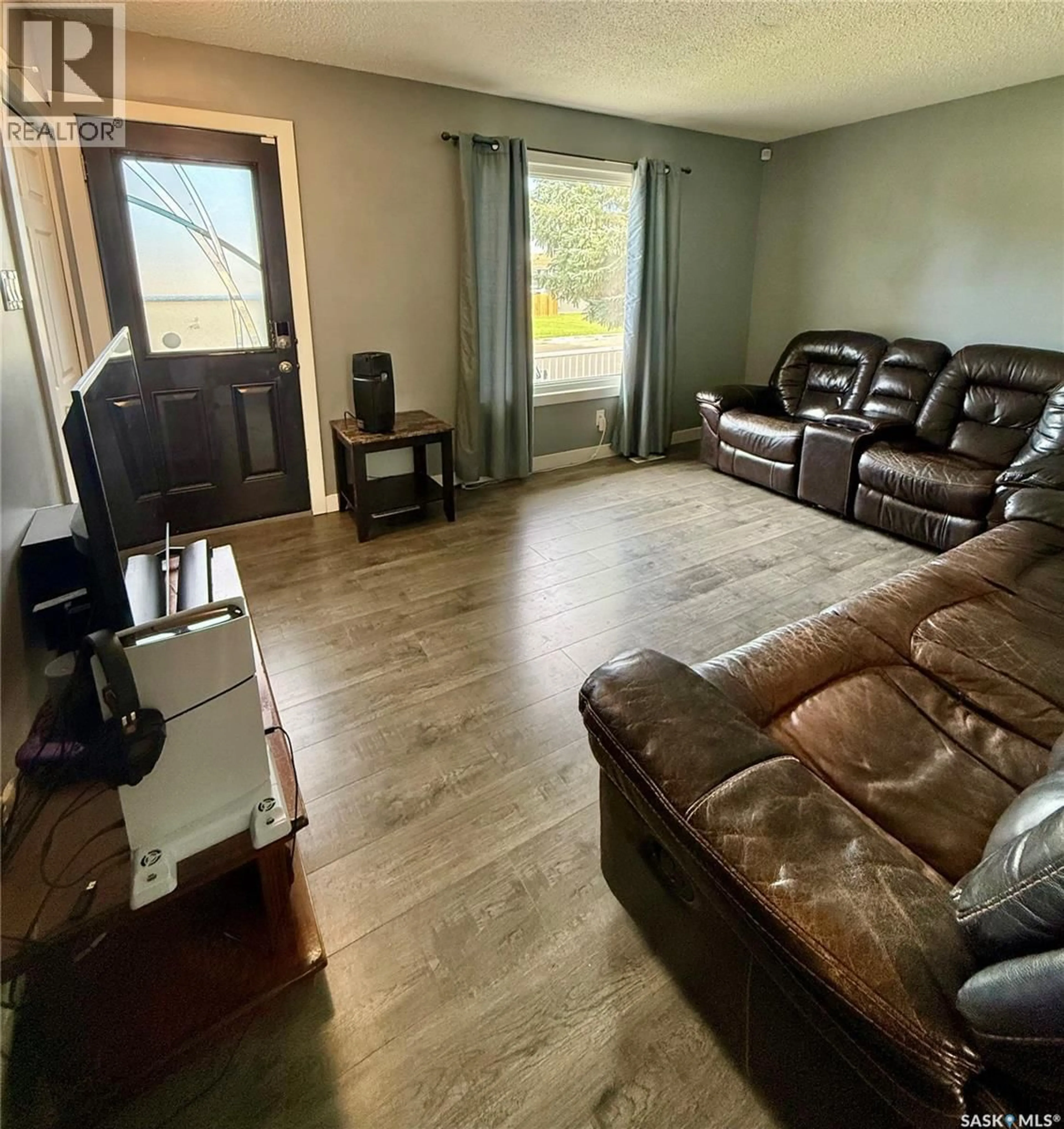 Living room with furniture, unknown for 1511 GRANDVIEW STREET, Moose Jaw Saskatchewan S6H6R4