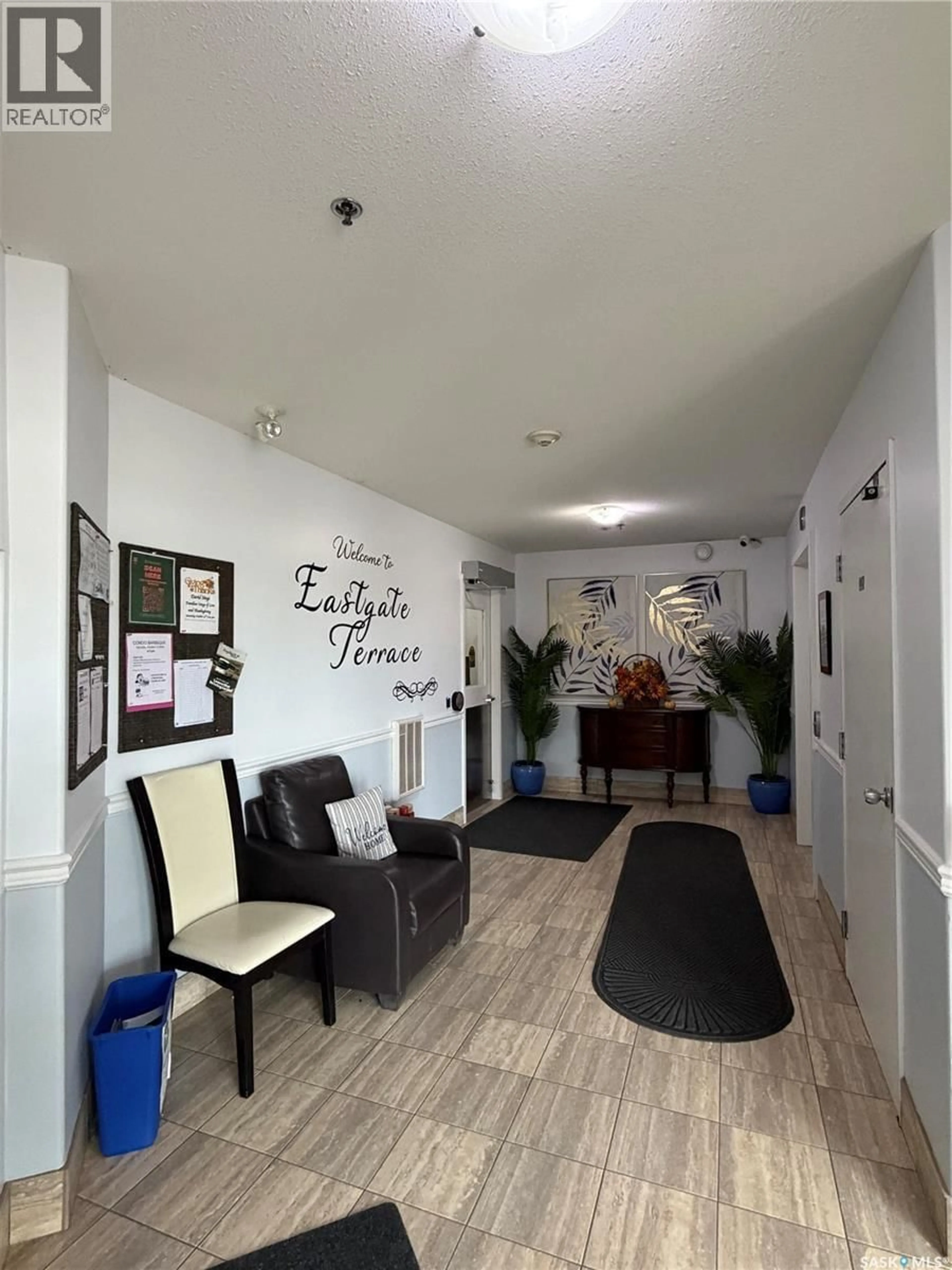 Indoor foyer for 304 - 3730 EASTGATE DRIVE, Regina Saskatchewan S4Z0A1