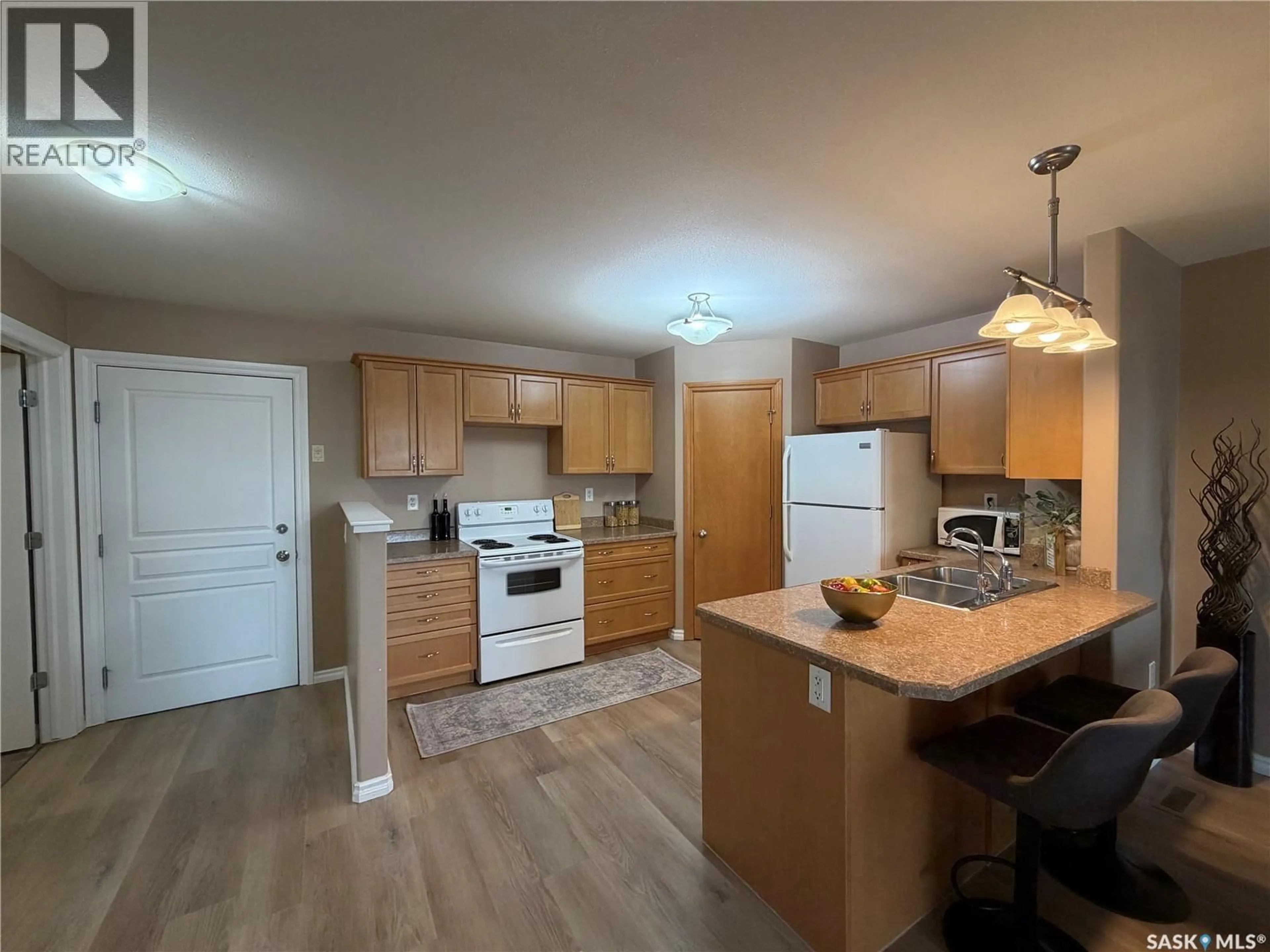Open concept kitchen, wood/laminate floor for 304 - 3730 EASTGATE DRIVE, Regina Saskatchewan S4Z0A1