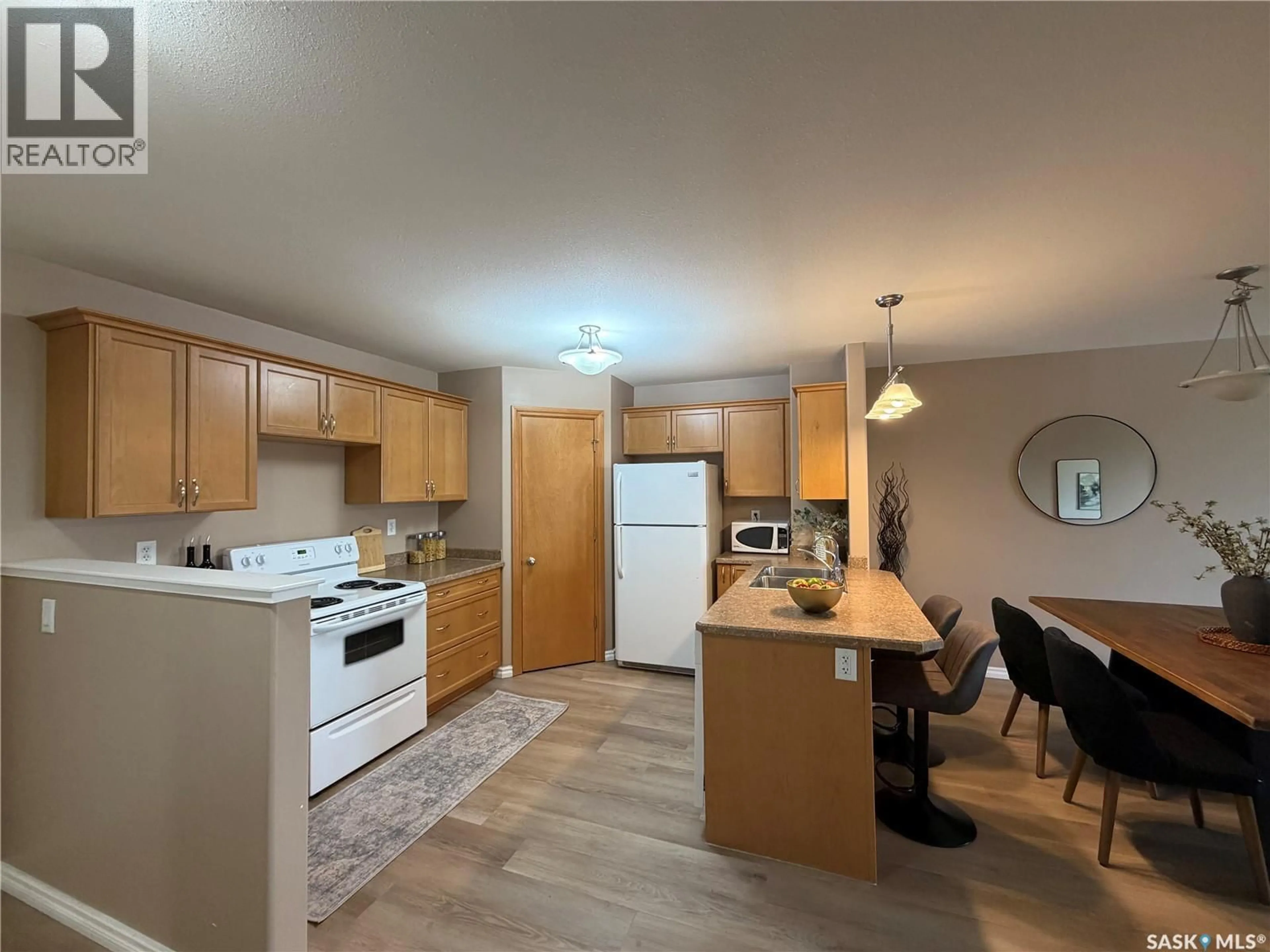 Open concept kitchen, wood/laminate floor for 304 - 3730 EASTGATE DRIVE, Regina Saskatchewan S4Z0A1