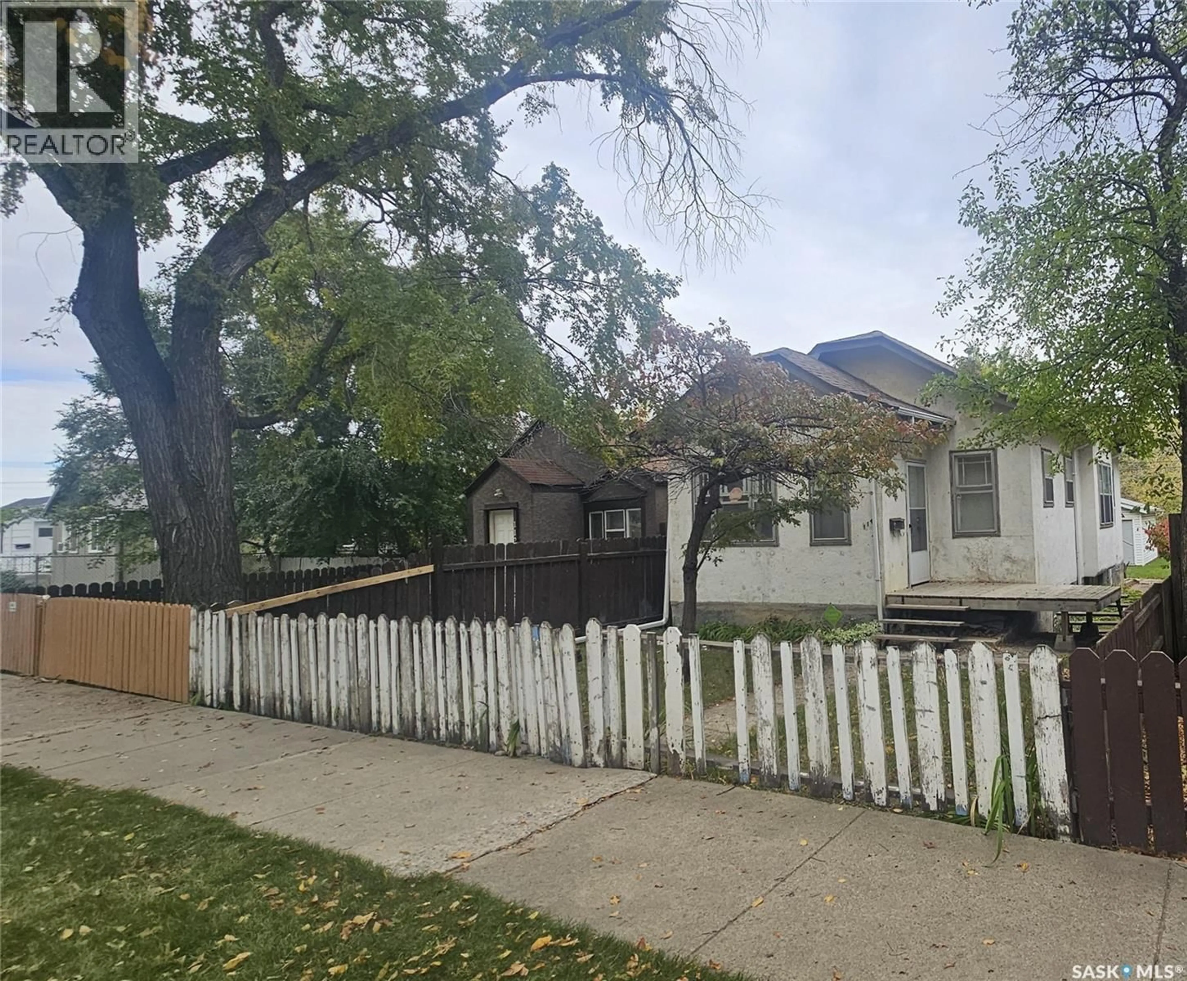 A pic from outside/outdoor area/front of a property/back of a property/a pic from drone, street for 114 N AVENUE S, Saskatoon Saskatchewan S7M2M7