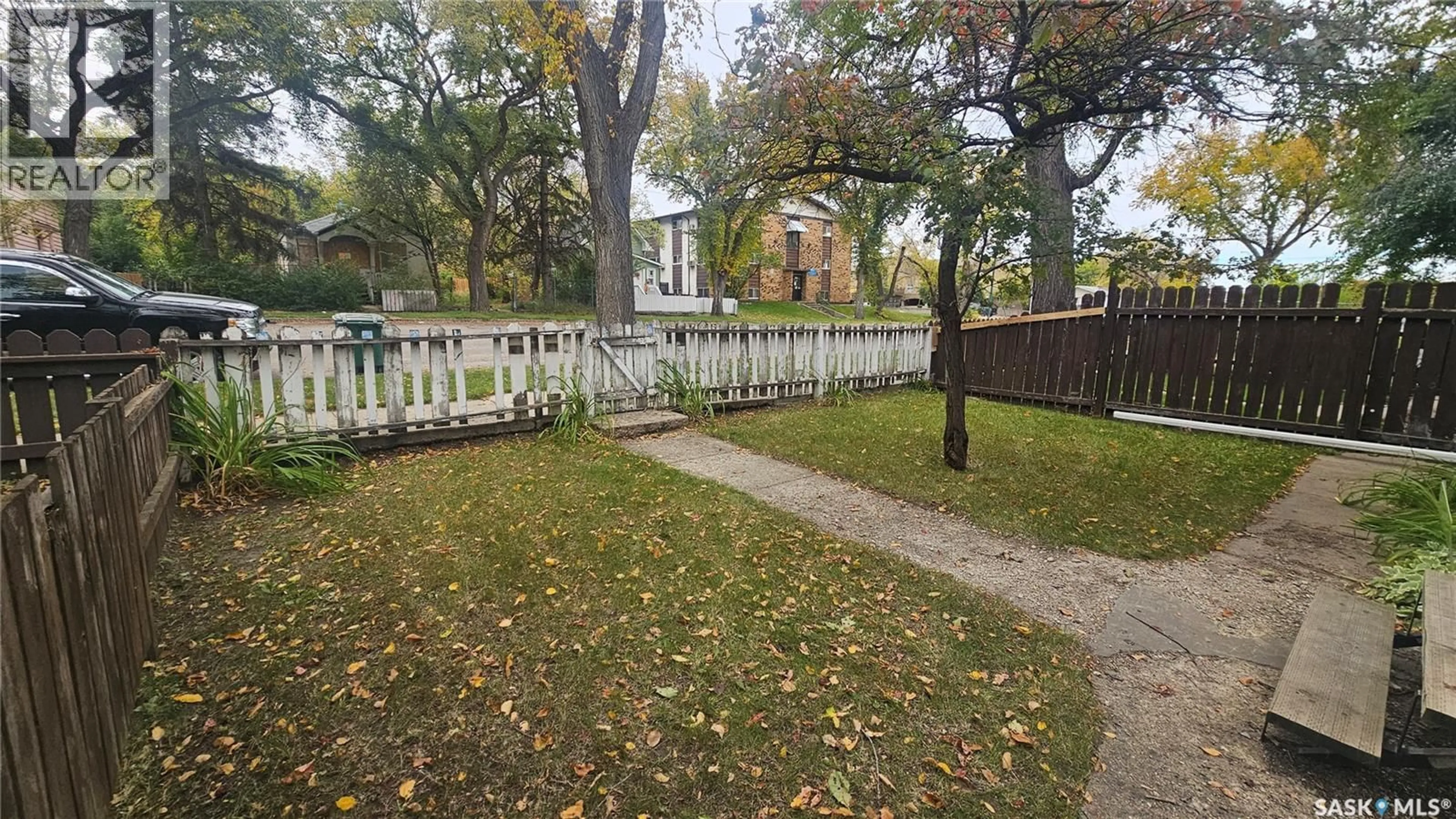 A pic from outside/outdoor area/front of a property/back of a property/a pic from drone, street for 114 N AVENUE S, Saskatoon Saskatchewan S7M2M7