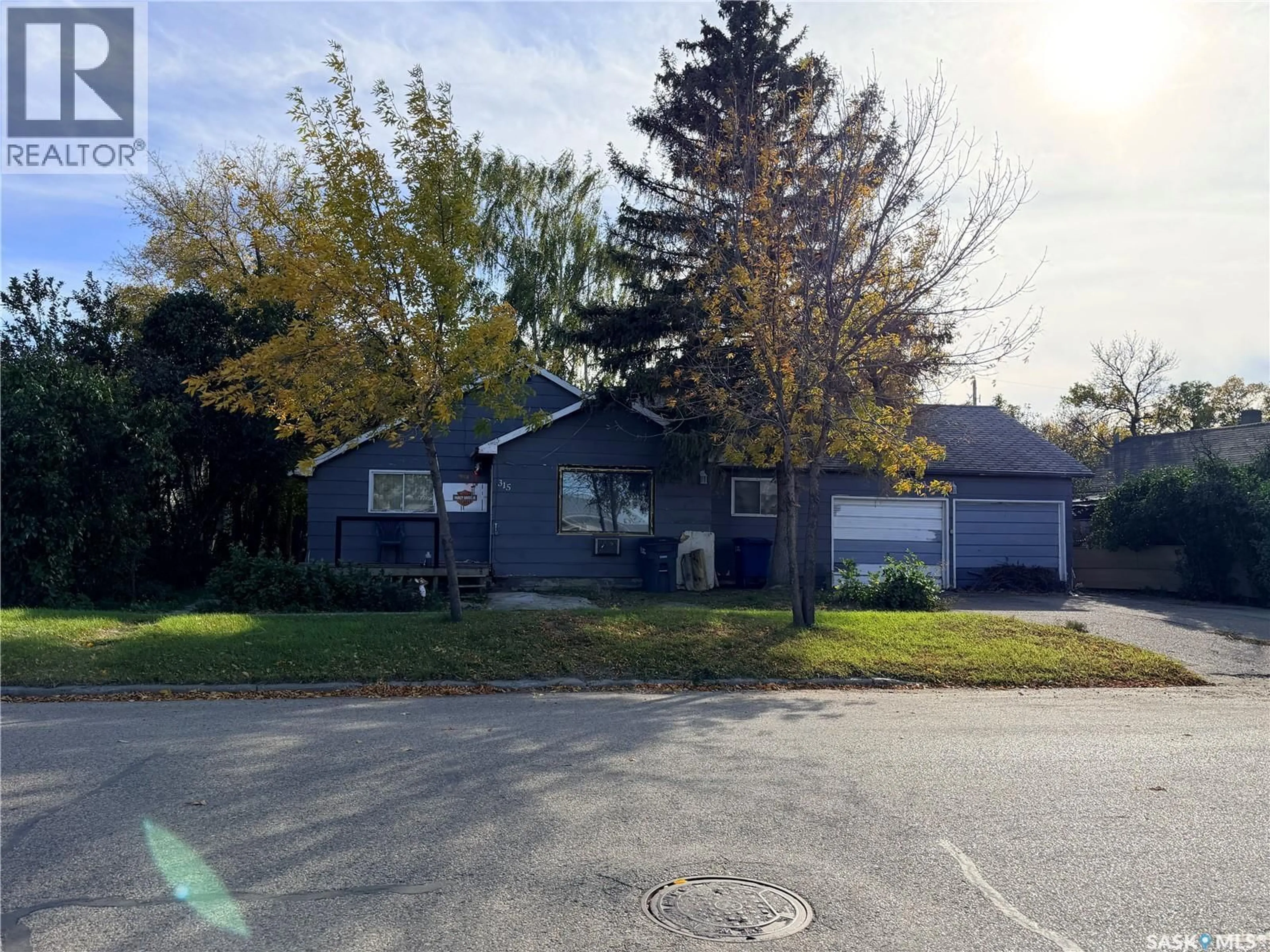 Unknown for 315 3RD AVENUE, Assiniboia Saskatchewan S0H0B0