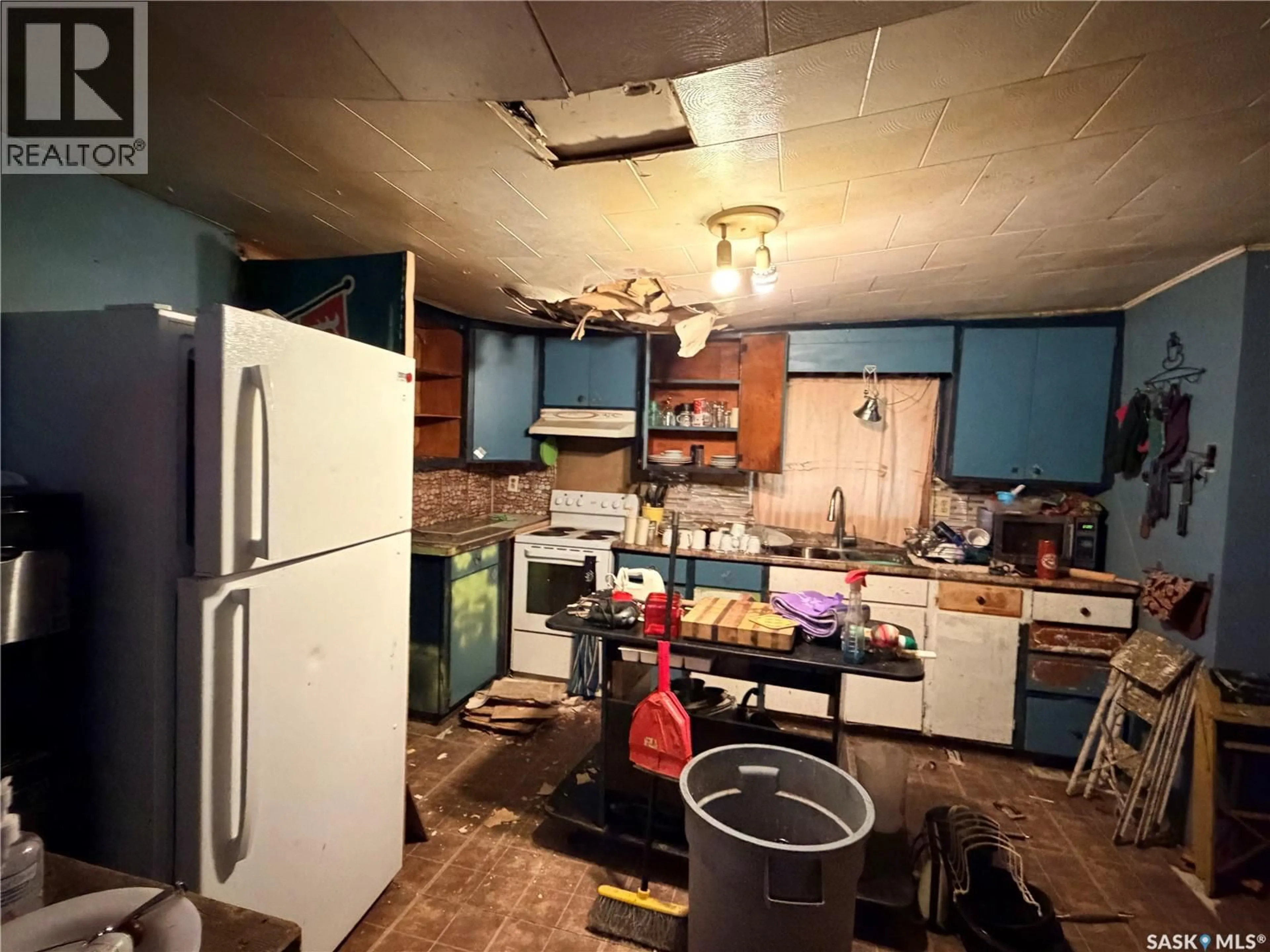 Standard kitchen, unknown for 315 3RD AVENUE, Assiniboia Saskatchewan S0H0B0