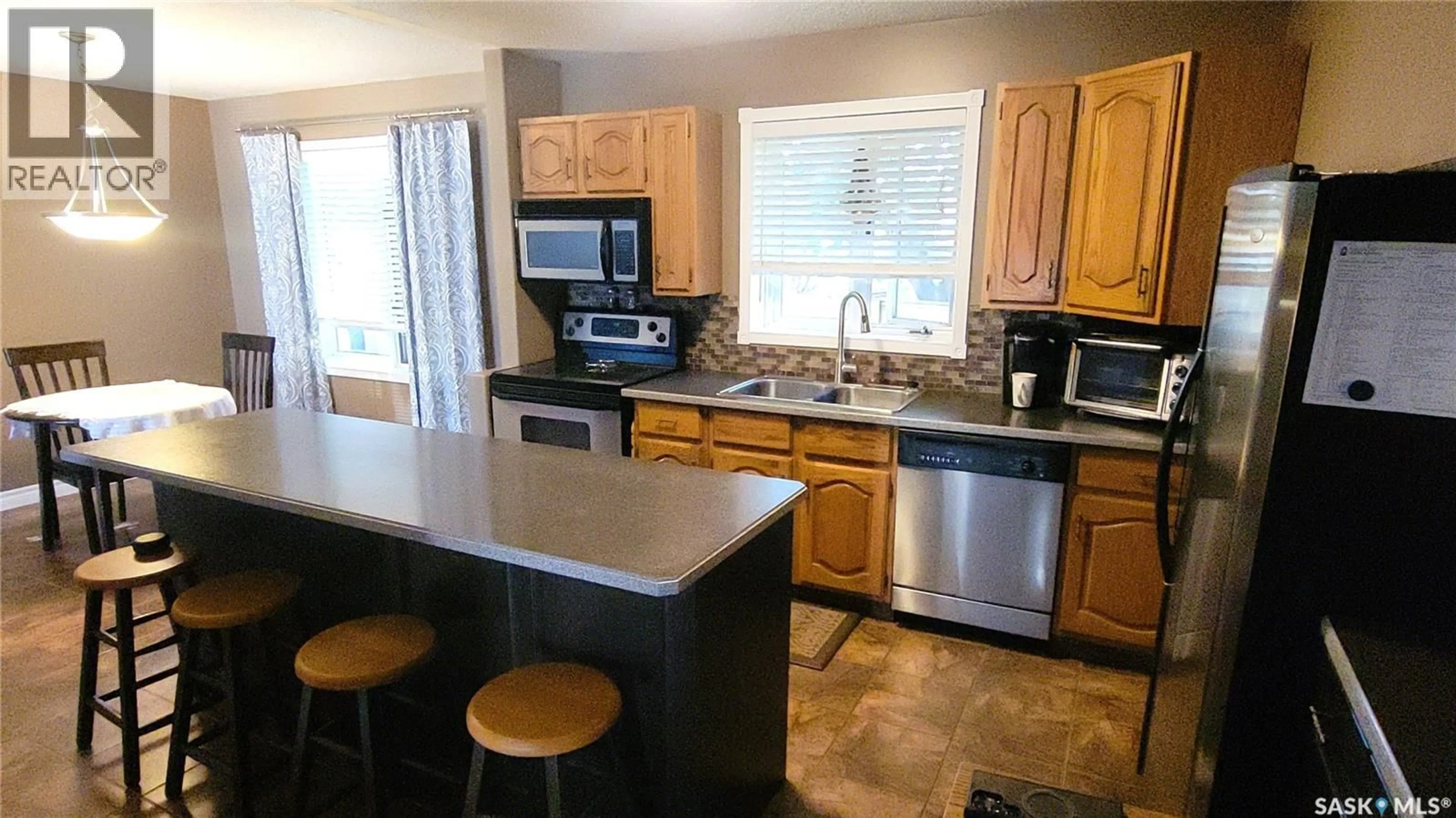 Standard kitchen, unknown for 191 NEATBY PLACE, Saskatoon Saskatchewan S7M4W8