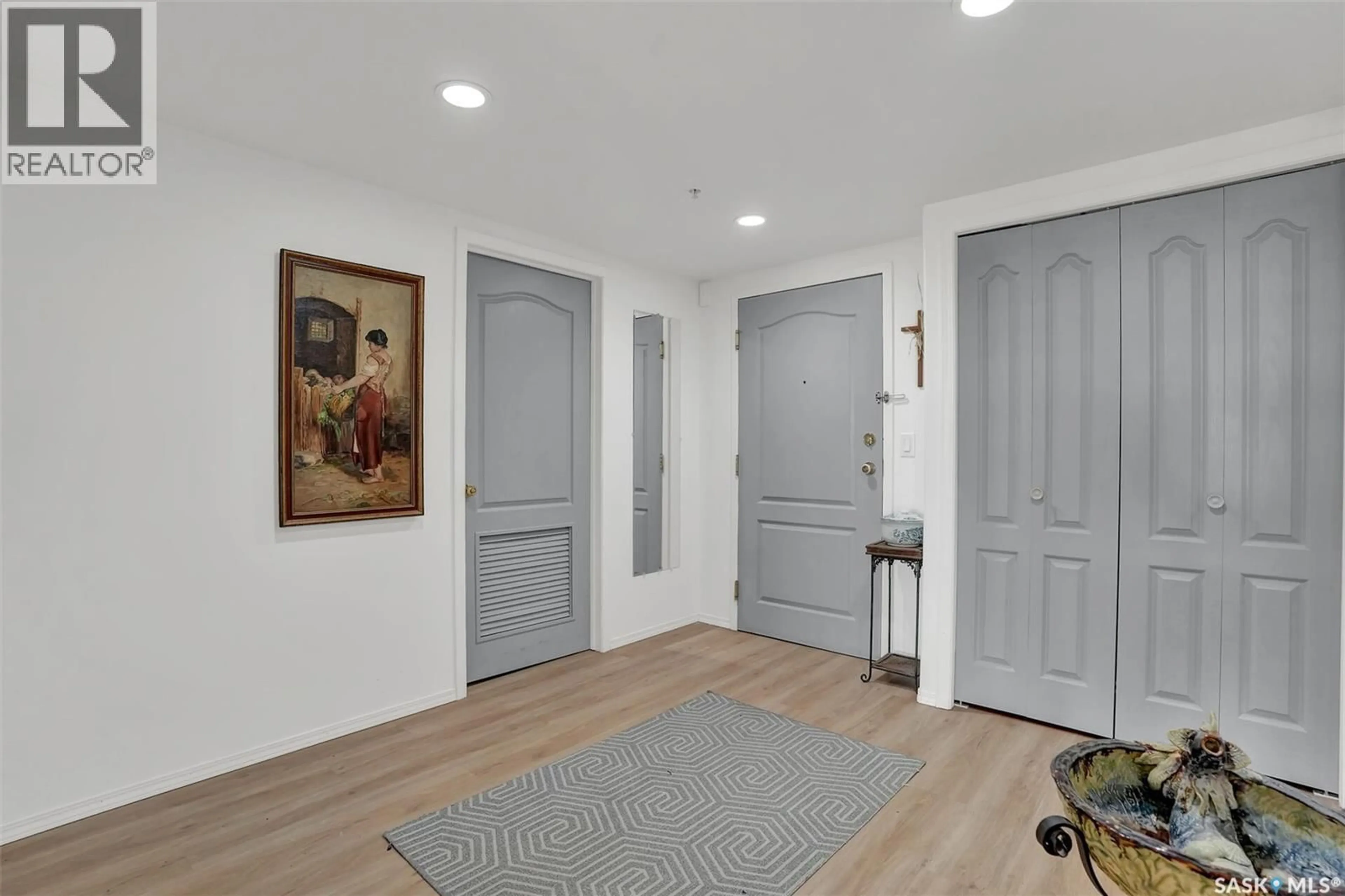 Indoor entryway for 3631 - 450 ALBERT STREET, Regina Saskatchewan S4S3P4