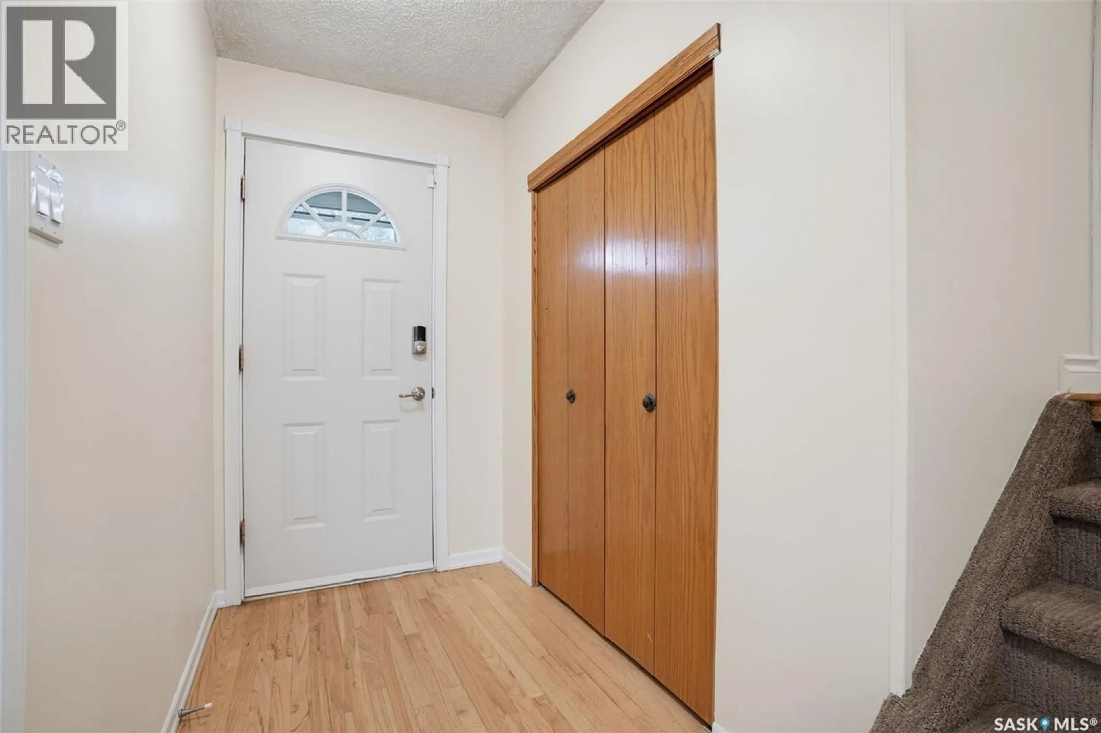 Indoor entryway for 1108 TIFFIN CRESCENT, Saskatoon Saskatchewan S7L3R3