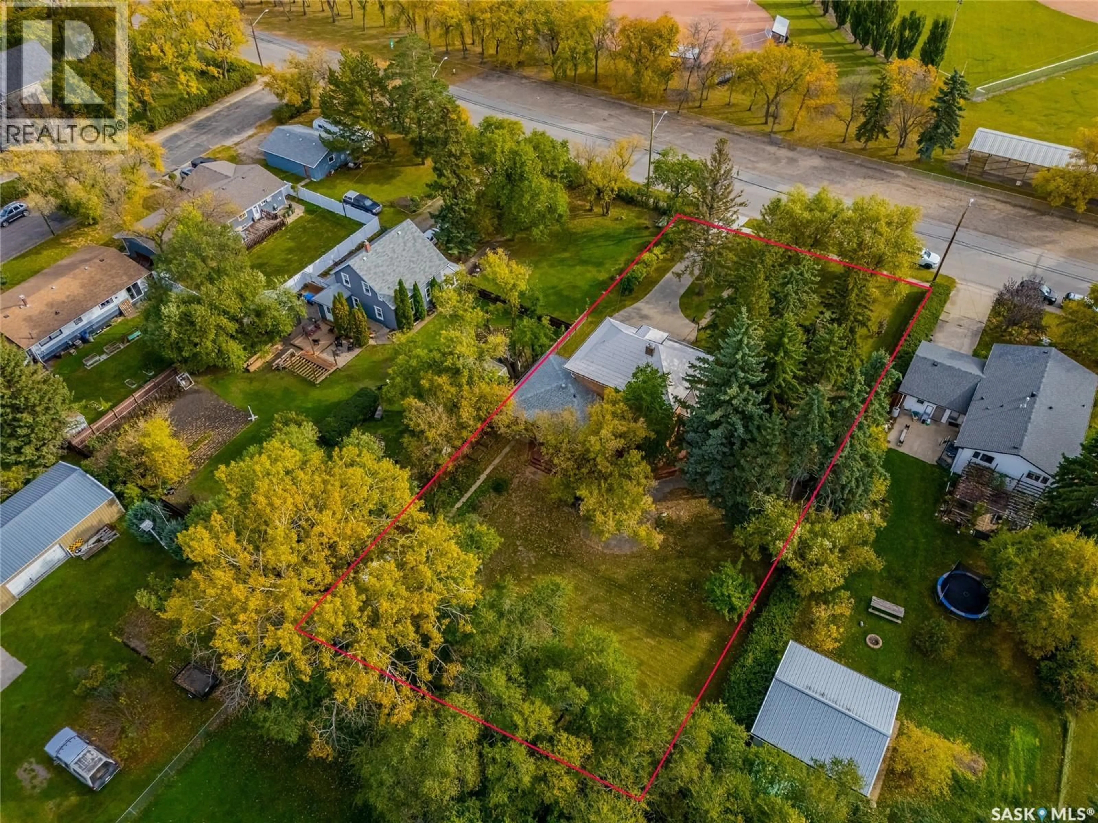 A pic from outside/outdoor area/front of a property/back of a property/a pic from drone, street for 810 4TH AVENUE, Rosthern Saskatchewan S0K3R0