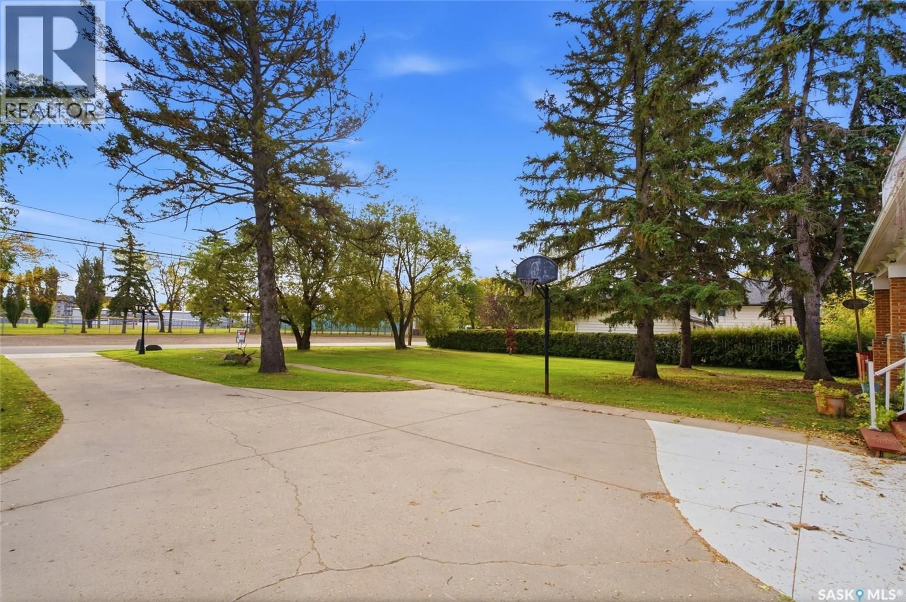 Patio, water/lake/river/ocean view for 810 4TH AVENUE, Rosthern Saskatchewan S0K3R0