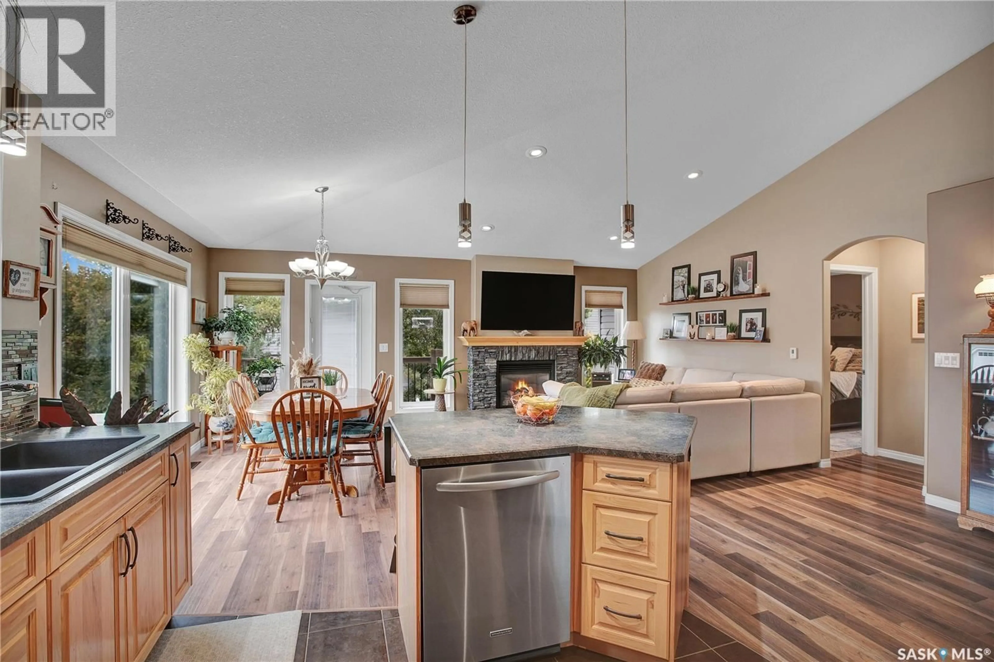 Open concept kitchen, unknown for 634 ALLWOOD MANOR, Saskatoon Saskatchewan S7R0A5