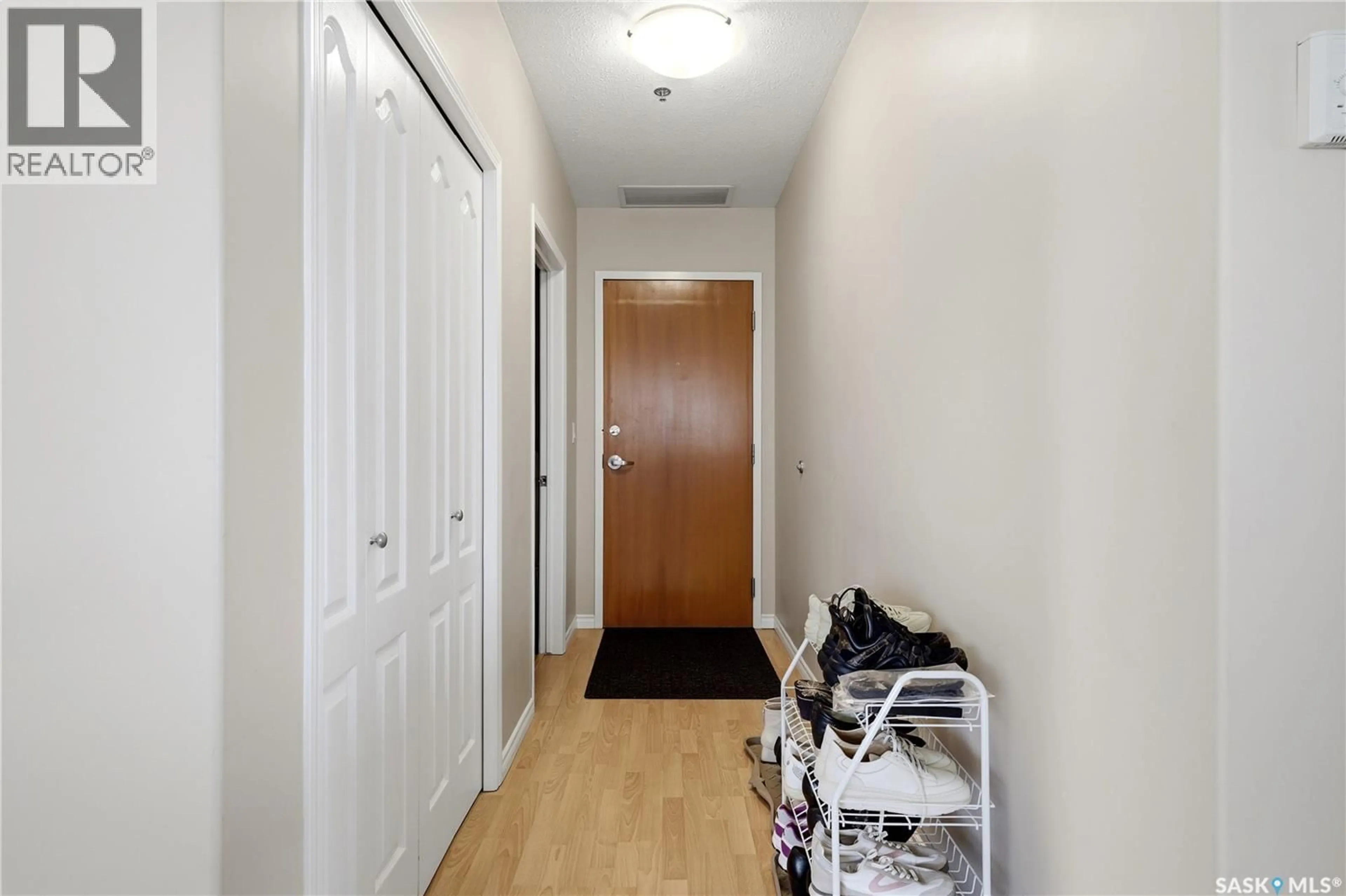 Indoor entryway for 1914 - 1007 HAMILTON STREET, Regina Saskatchewan S4P3N6