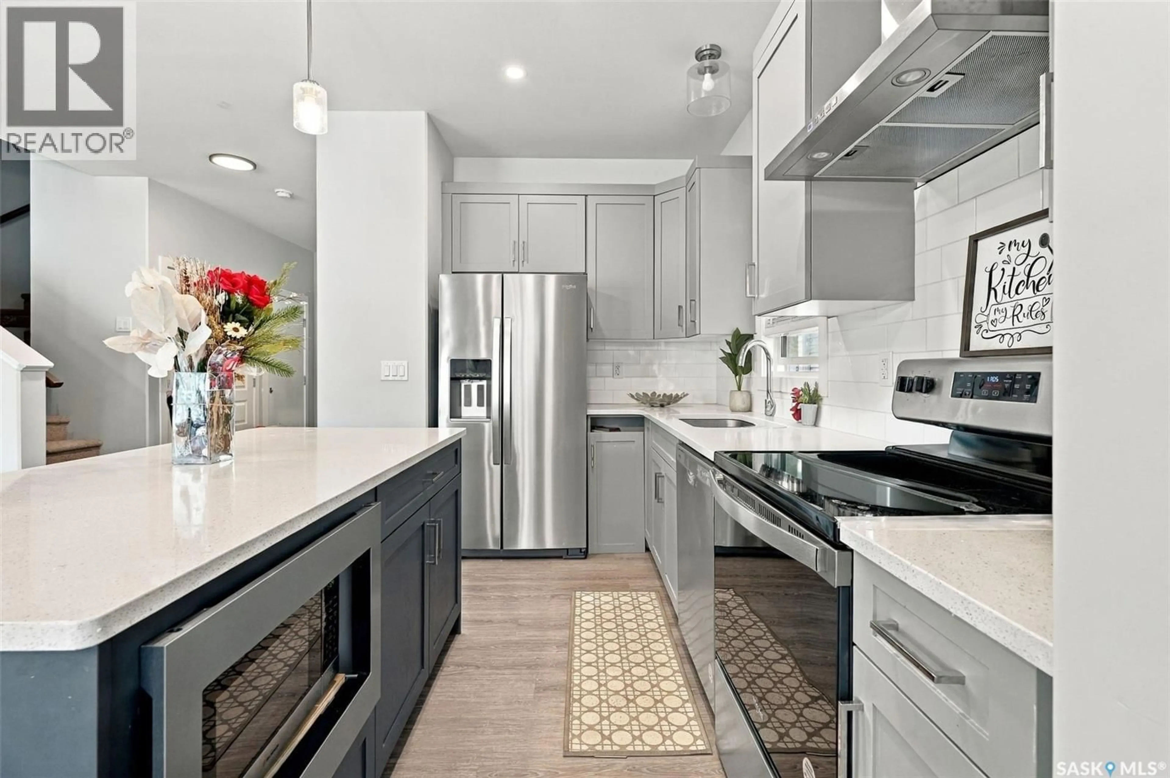 Contemporary kitchen, ceramic/tile floor for 348 PEPPER PLACE, Saskatoon Saskatchewan S7V1S7