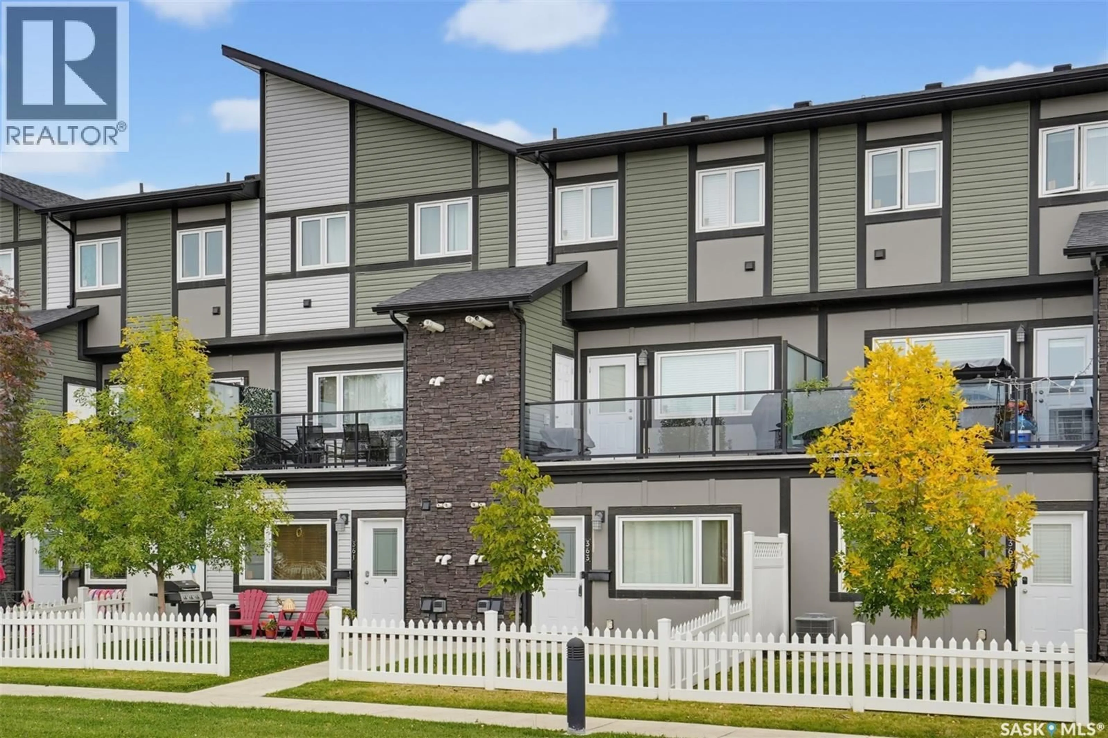 Home with vinyl exterior material, street for 363 620 CORNISH ROAD, Saskatoon Saskatchewan S7T0Y3