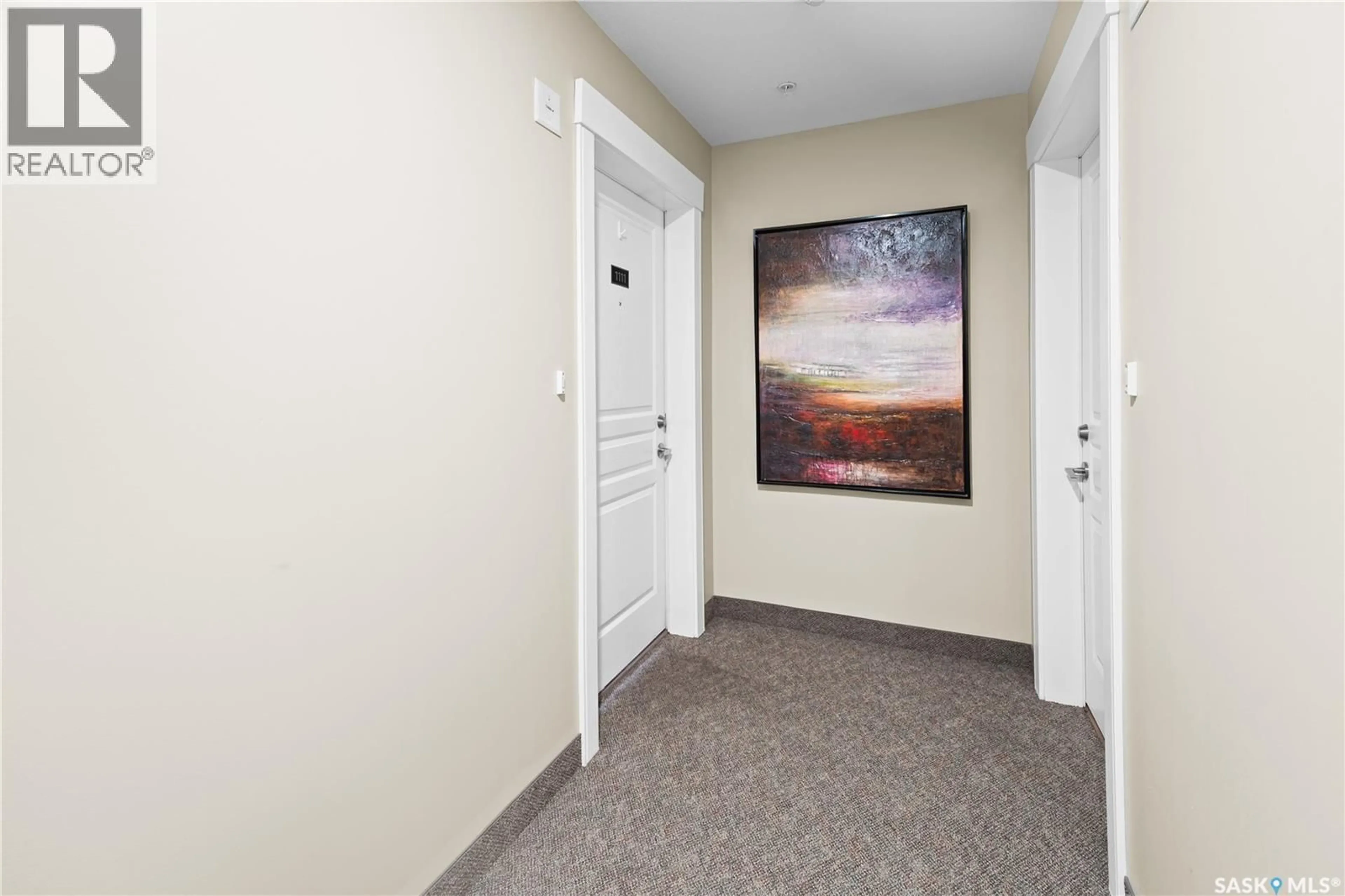 Indoor entryway for 102 - 1111 WILLIS CRESCENT, Saskatoon Saskatchewan S7T0T6