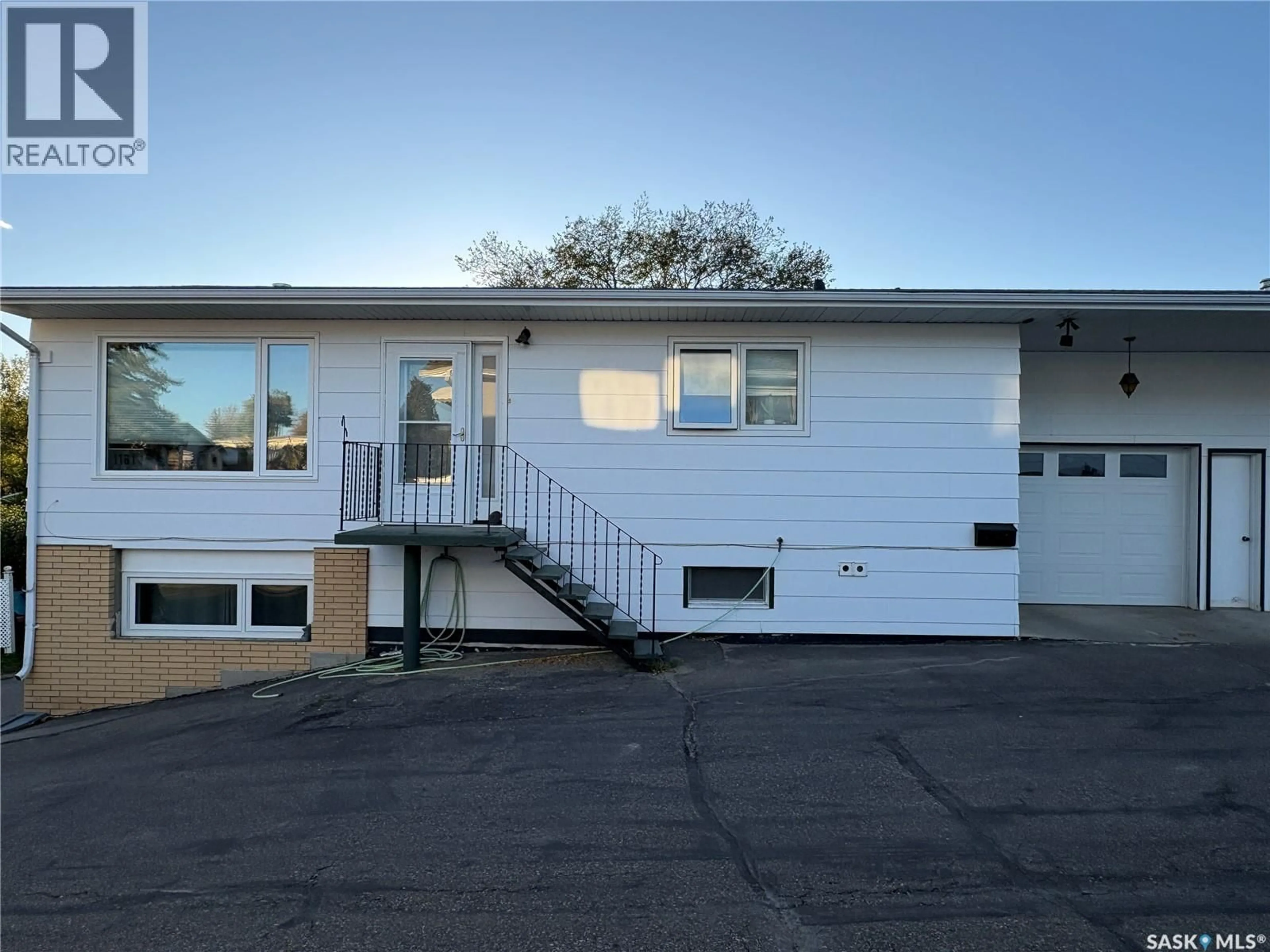 Home with vinyl exterior material, building for 1181 ASHLEY DRIVE, Swift Current Saskatchewan S9H1N4