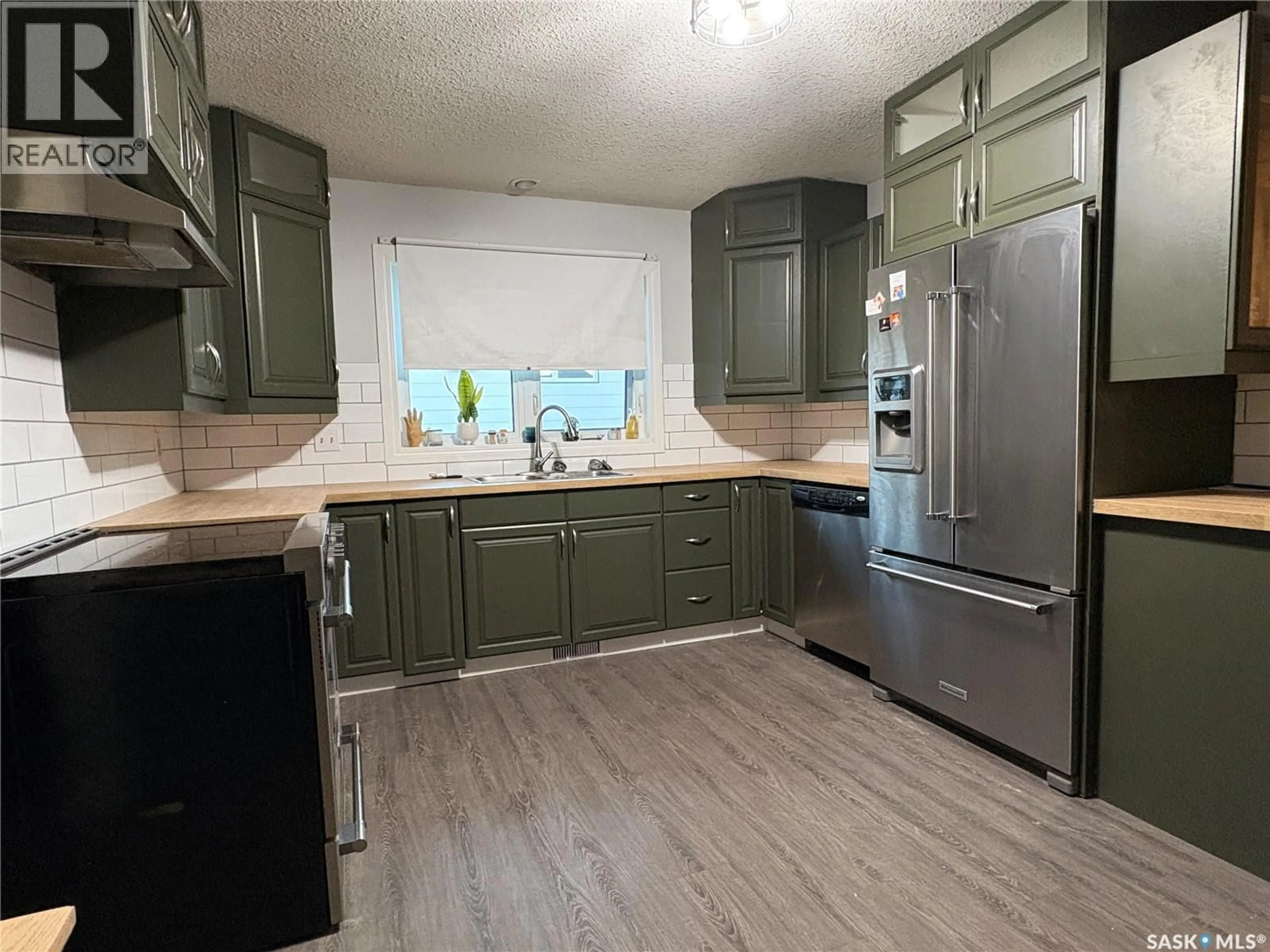 Open concept kitchen, wood/laminate floor for 1181 ASHLEY DRIVE, Swift Current Saskatchewan S9H1N4