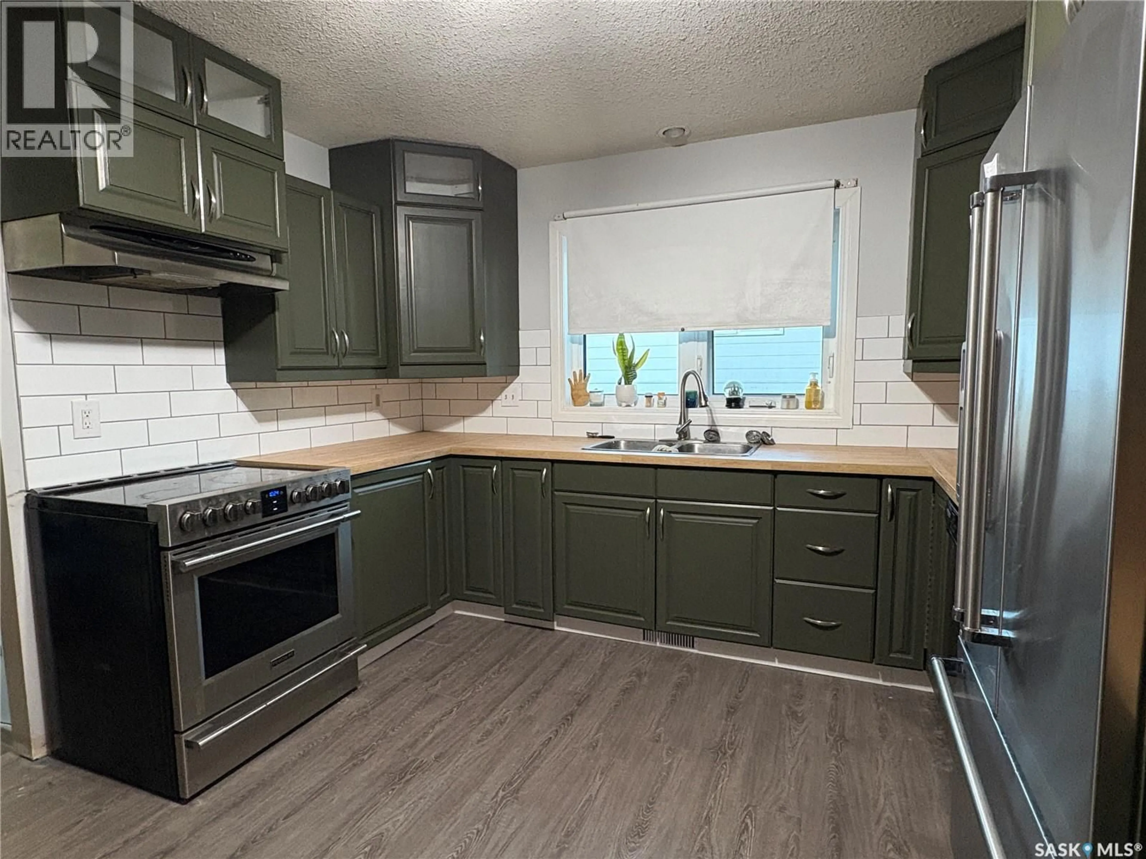 Standard kitchen, unknown for 1181 ASHLEY DRIVE, Swift Current Saskatchewan S9H1N4
