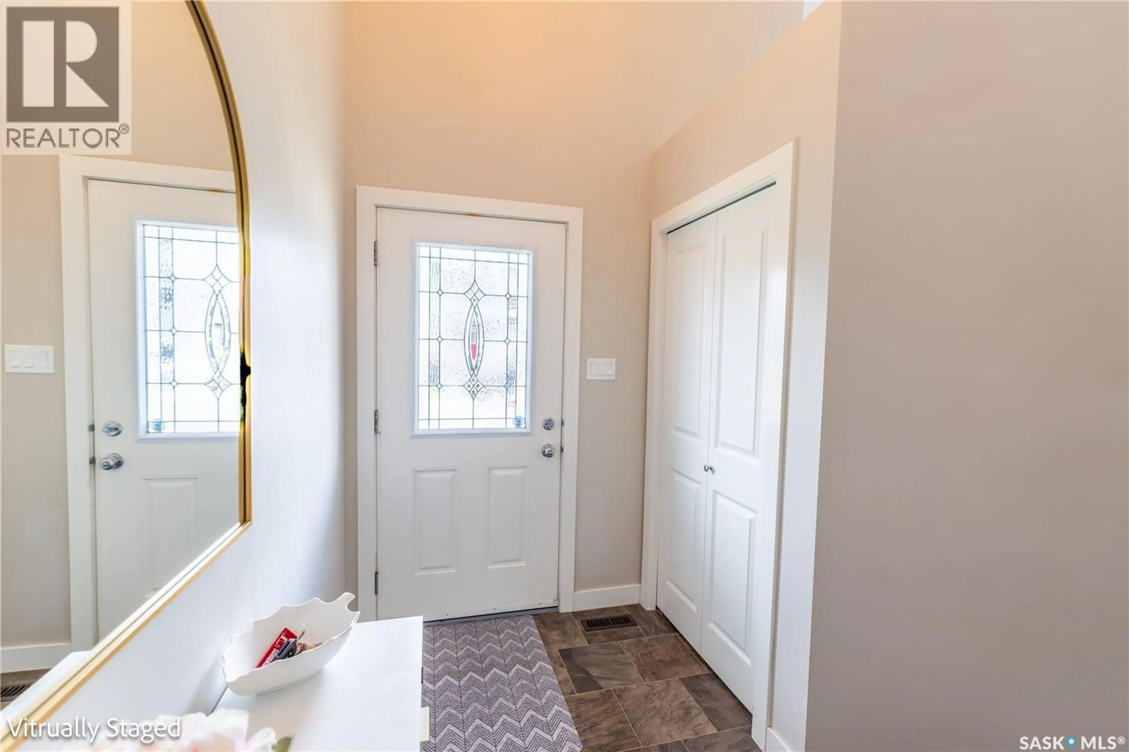 Indoor entryway for 70 BRIGHAM ROAD, Moose Jaw Saskatchewan S6K0A7