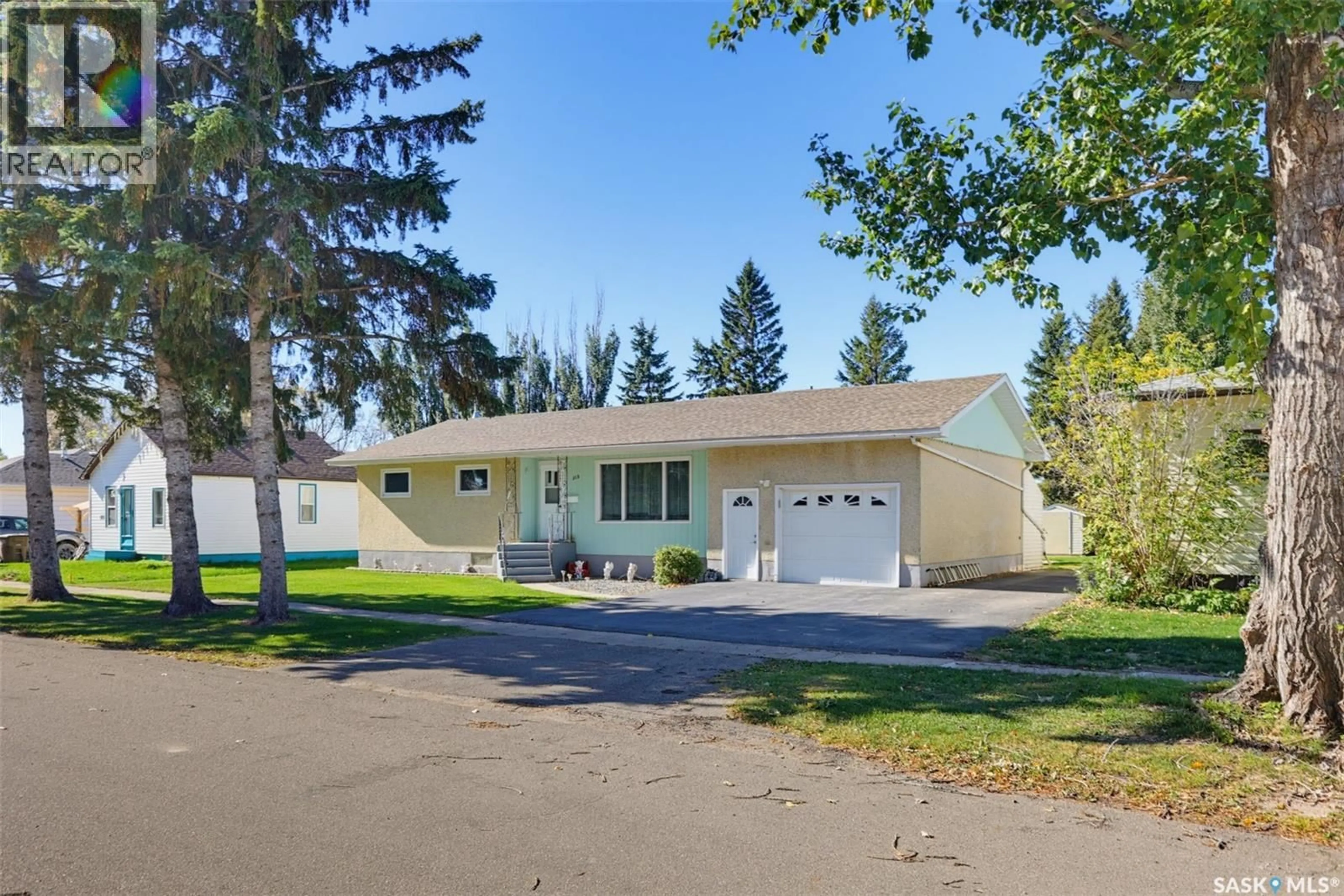 Home with vinyl exterior material, street for 313 4TH AVENUE, Cudworth Saskatchewan S0K1B0