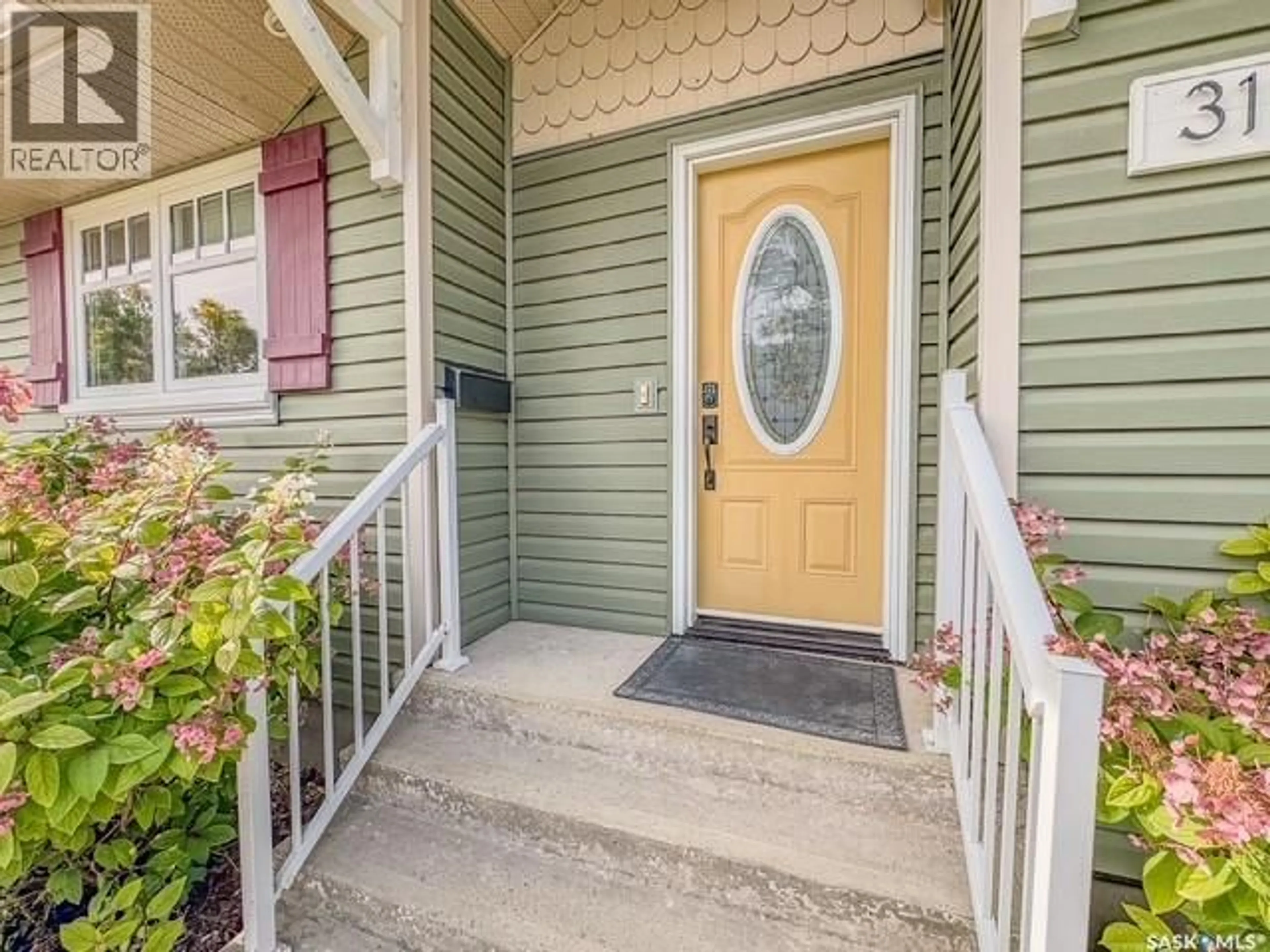 Indoor entryway for 31 BURKE CRESCENT, Swift Current Saskatchewan S9H4E4