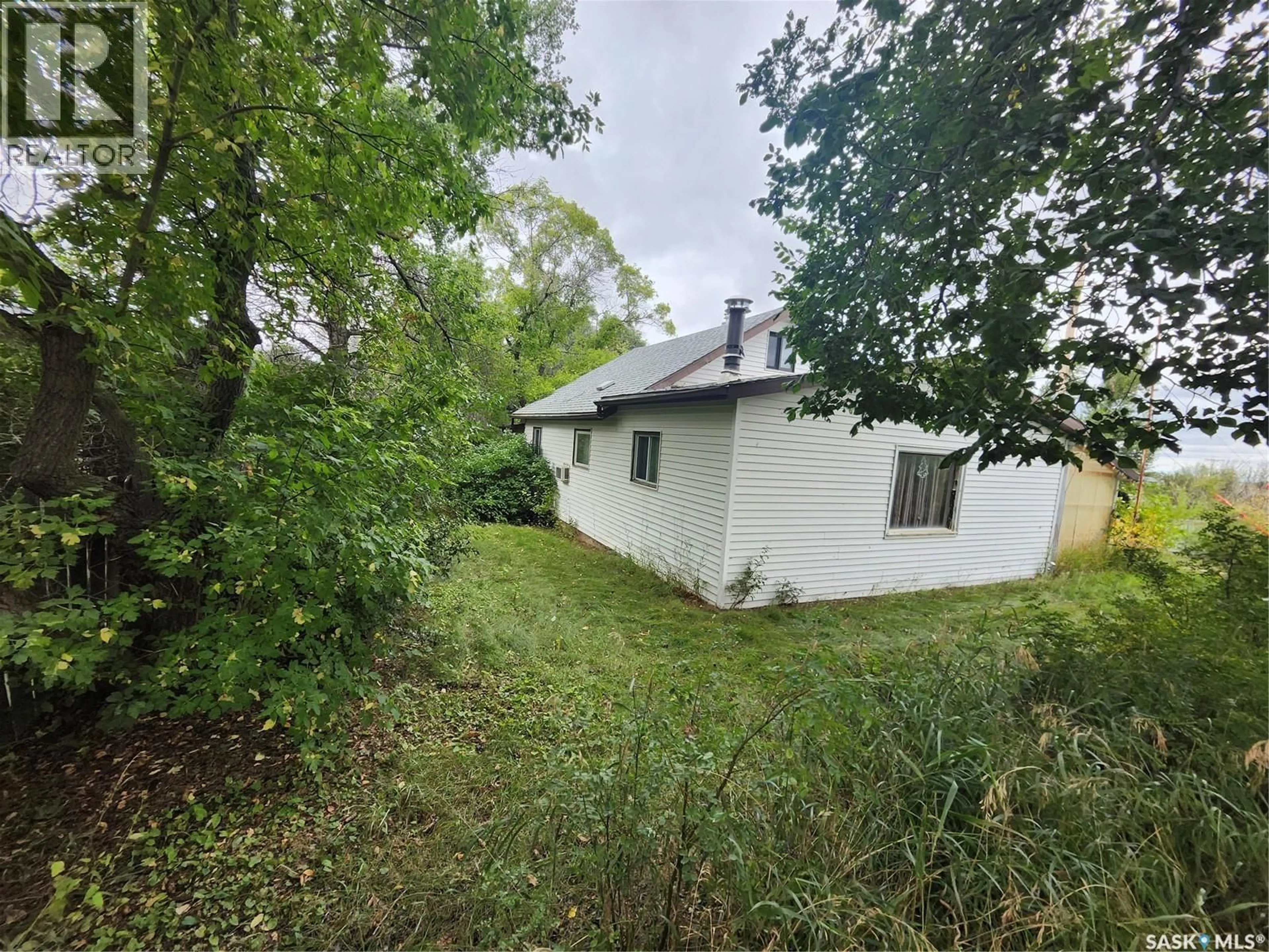 A pic from outside/outdoor area/front of a property/back of a property/a pic from drone, building for 115 HALYARD STREET, Pennant Saskatchewan S0N1X0