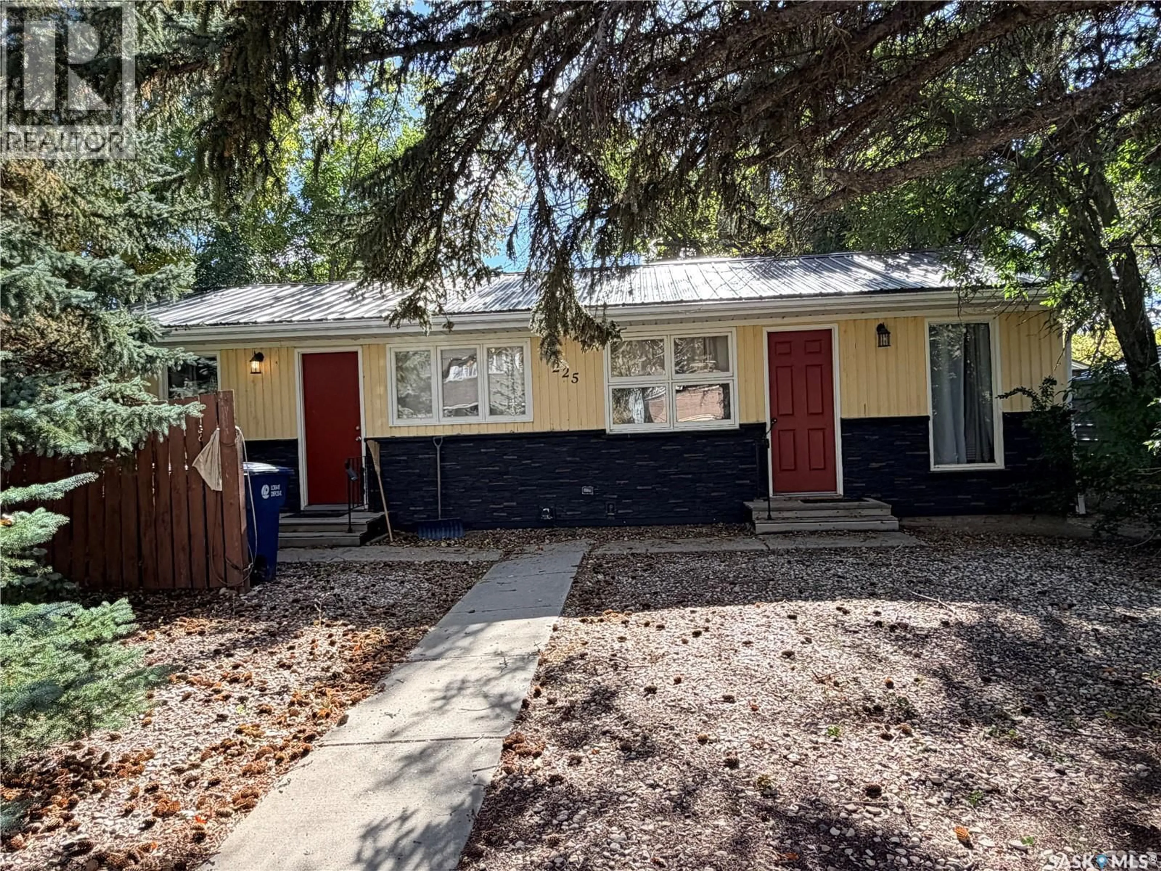 Home with vinyl exterior material, street for 225 5TH AVENUE, Assiniboia Saskatchewan S0H0B0