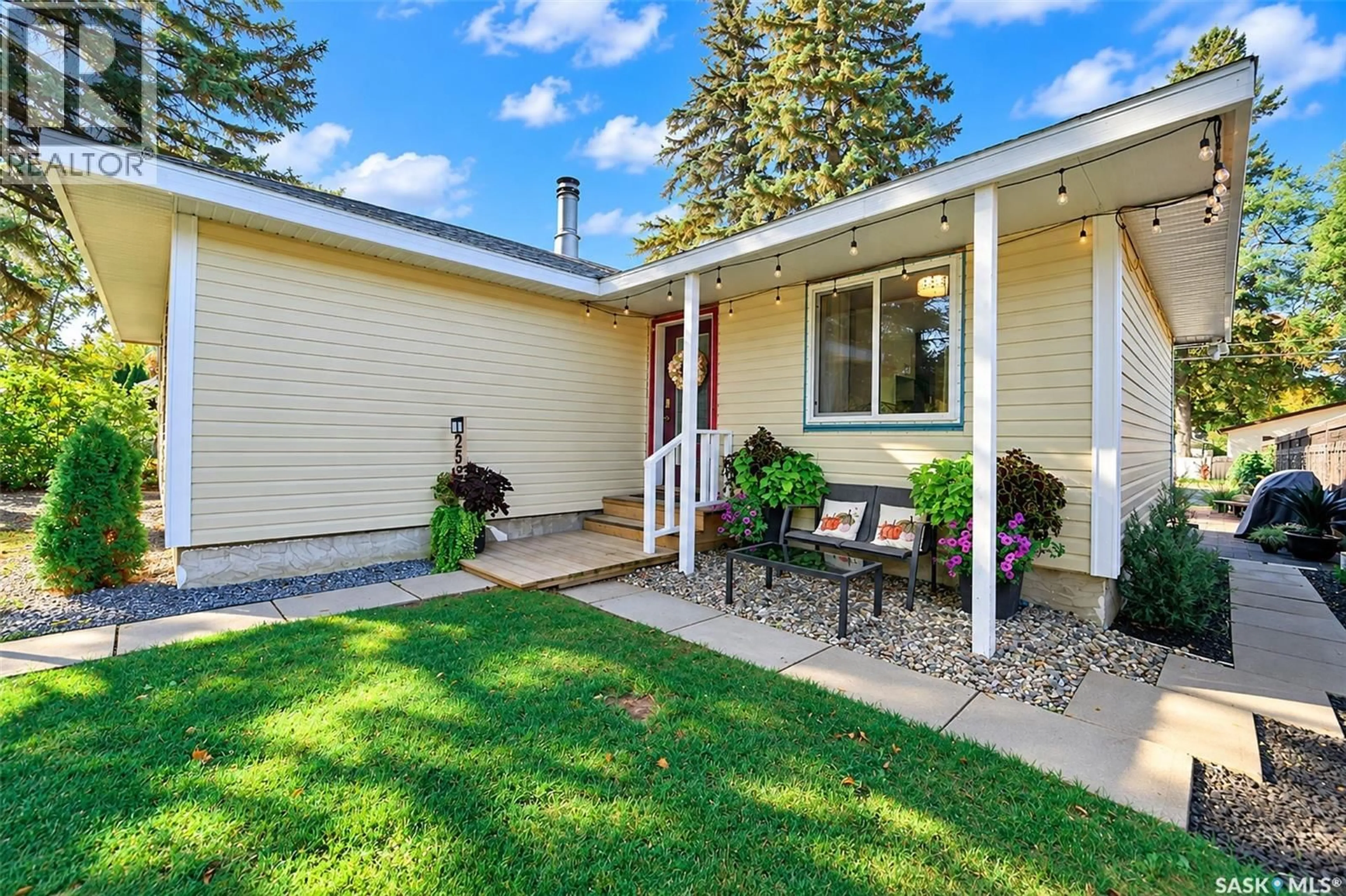 Patio, street for S - 2510 WIGGINS AVENUE, Saskatoon Saskatchewan S7J1X4