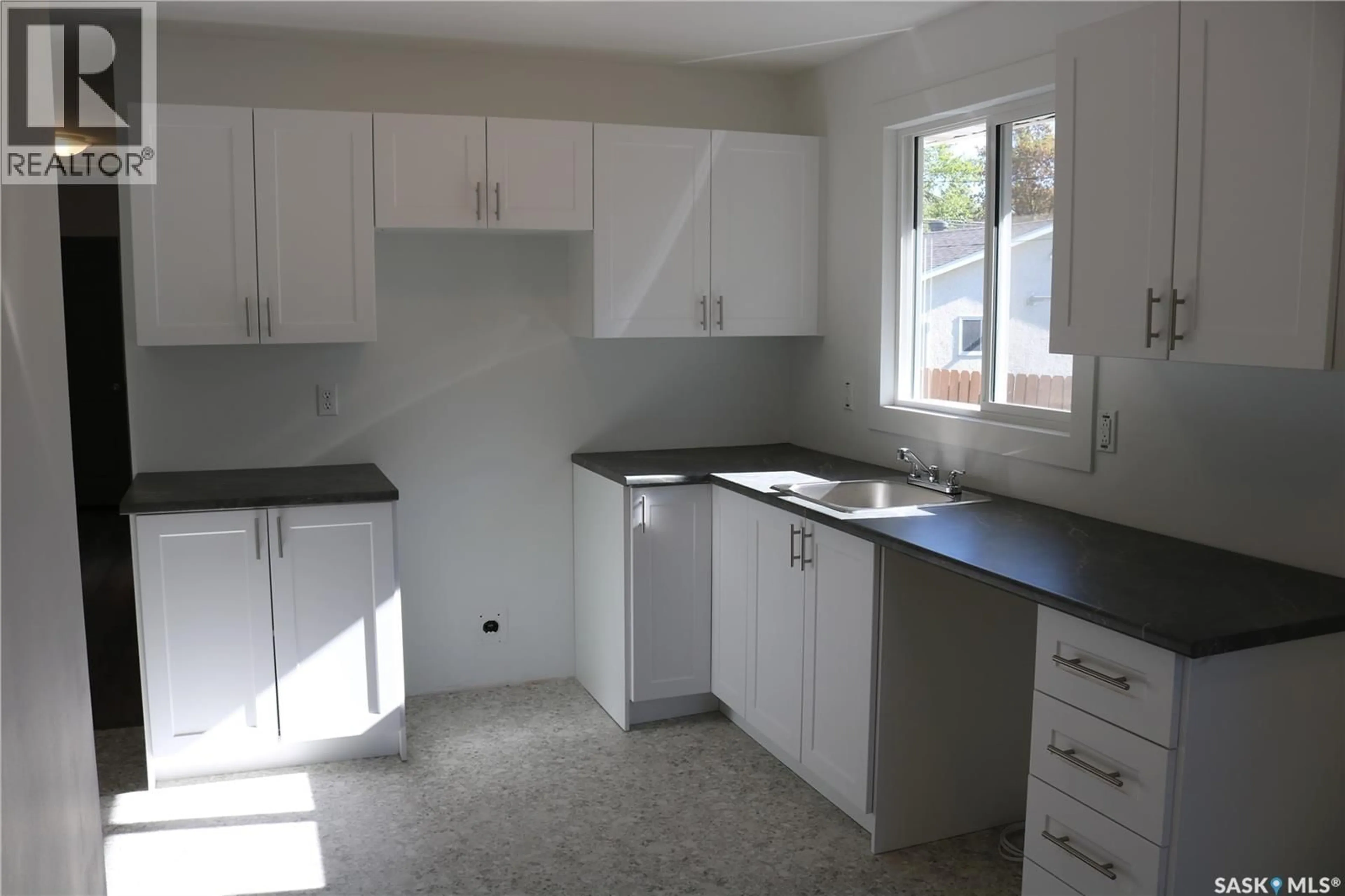 Standard kitchen, unknown for 1641 THOMPSON AVENUE, Saskatoon Saskatchewan S7N1Y2