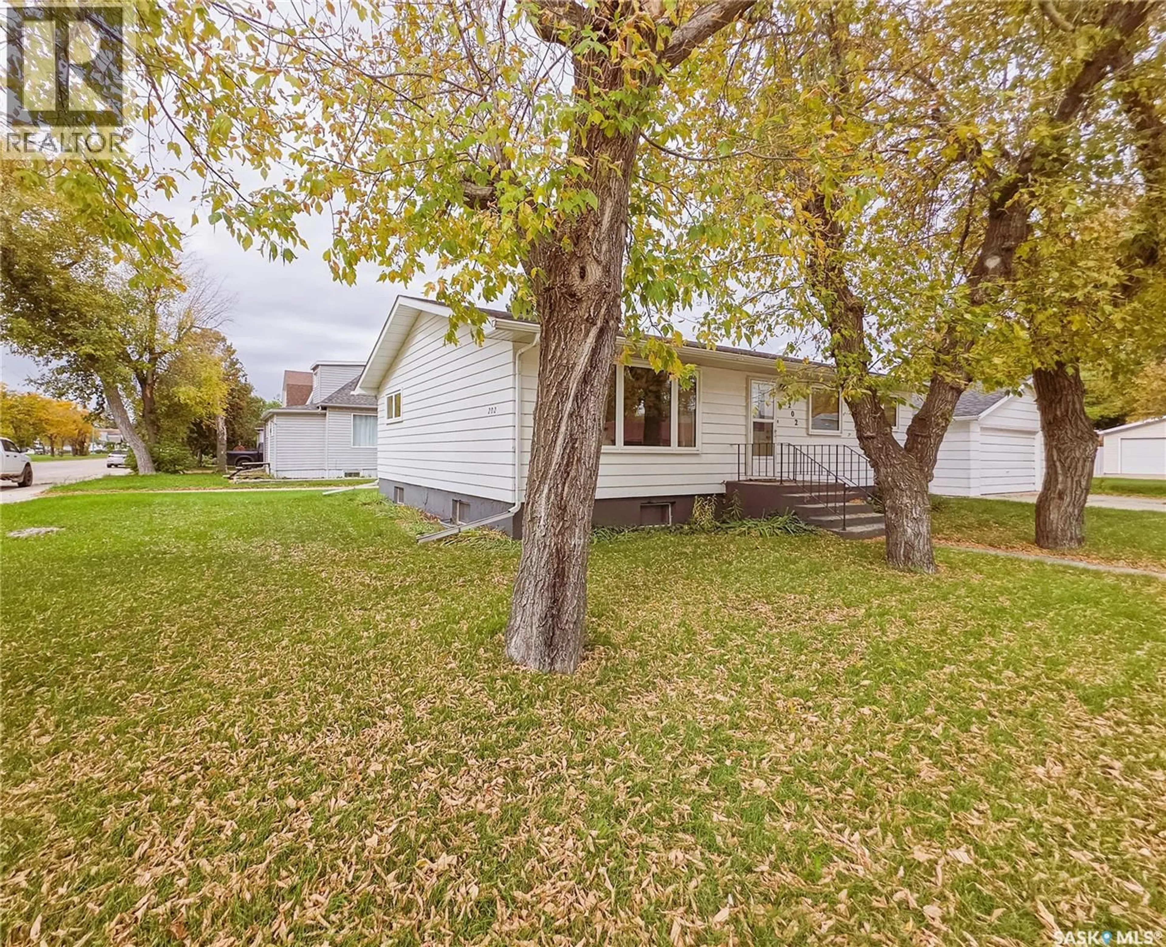 A pic from outside/outdoor area/front of a property/back of a property/a pic from drone, street for 202 7TH AVENUE, Melville Saskatchewan S0A2P0