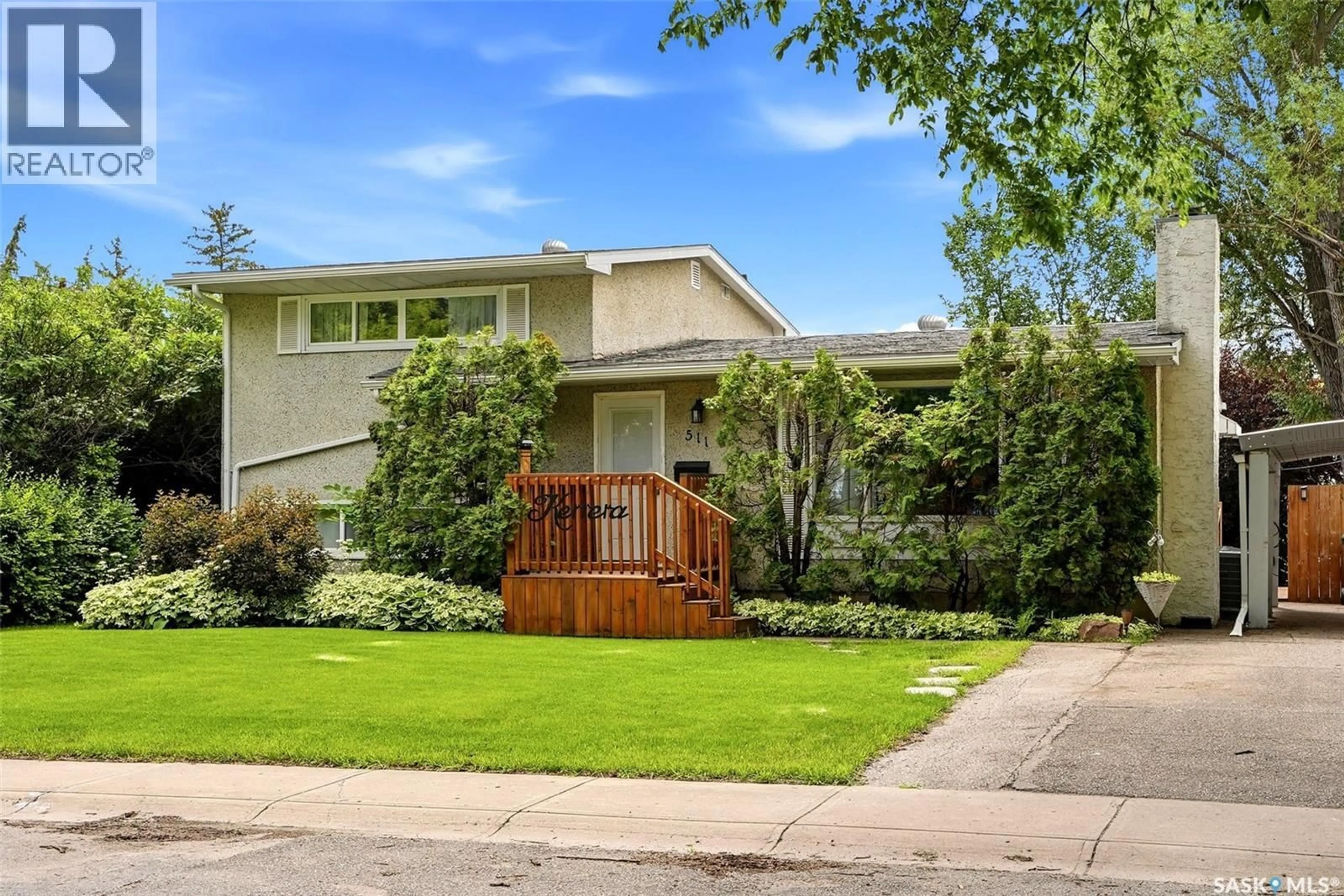 Home with vinyl exterior material, street for 511 SHANNON ROAD, Regina Saskatchewan S4S5J2