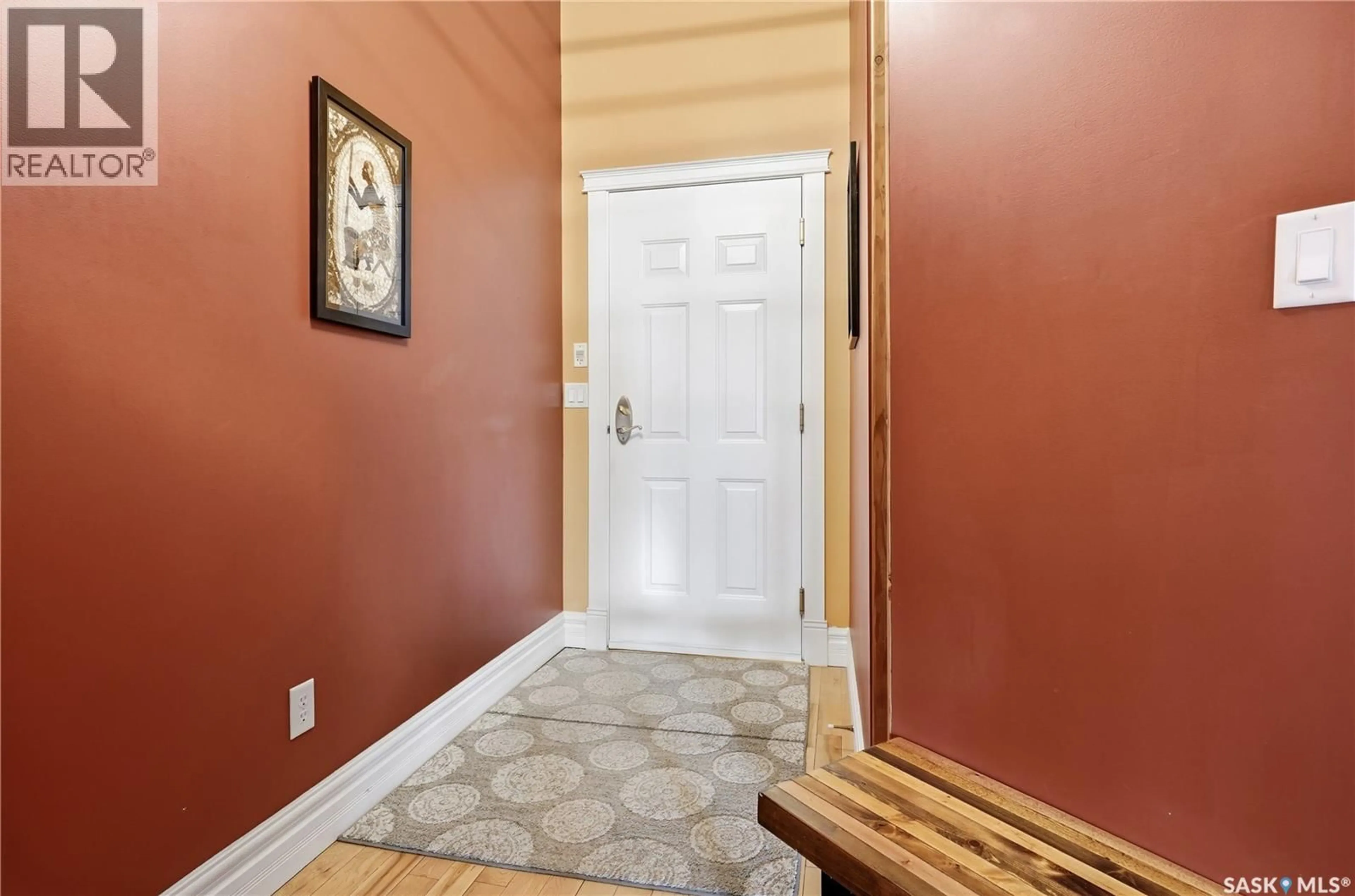 Indoor entryway for 506 - 1275 BROAD STREET, Regina Saskatchewan S4R1Y2