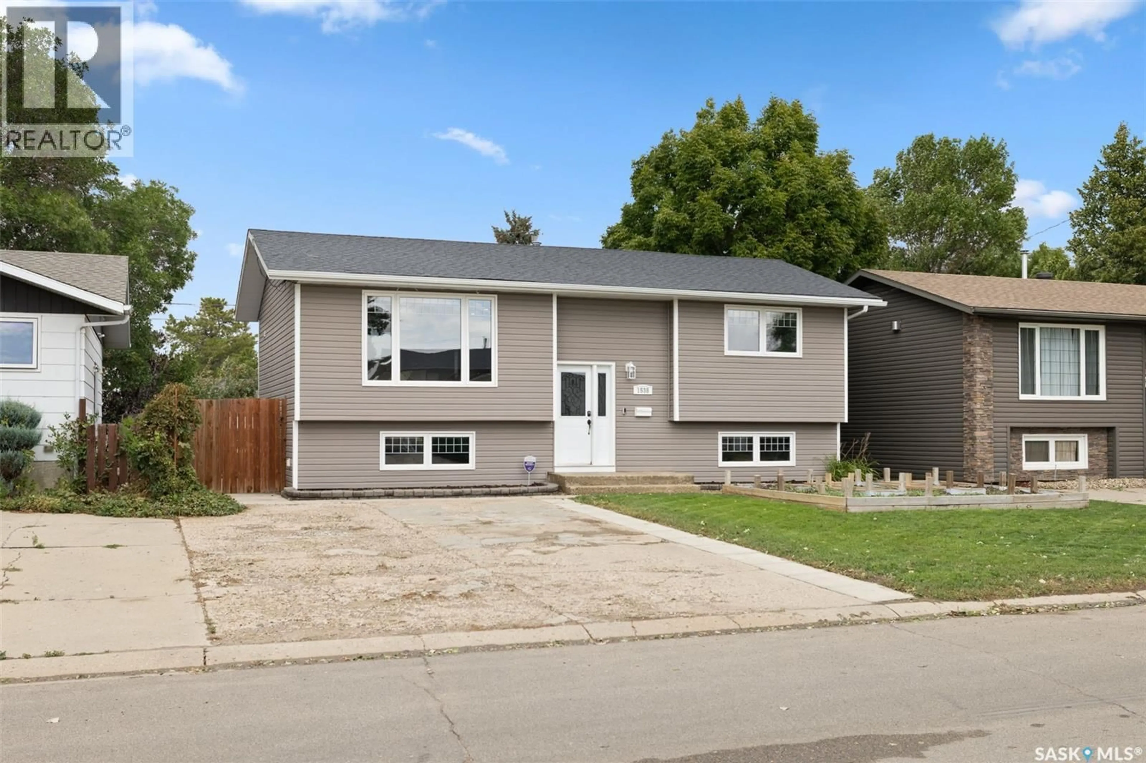 Home with vinyl exterior material, street for 1538 SPADINA STREET, Moose Jaw Saskatchewan S6H7E6