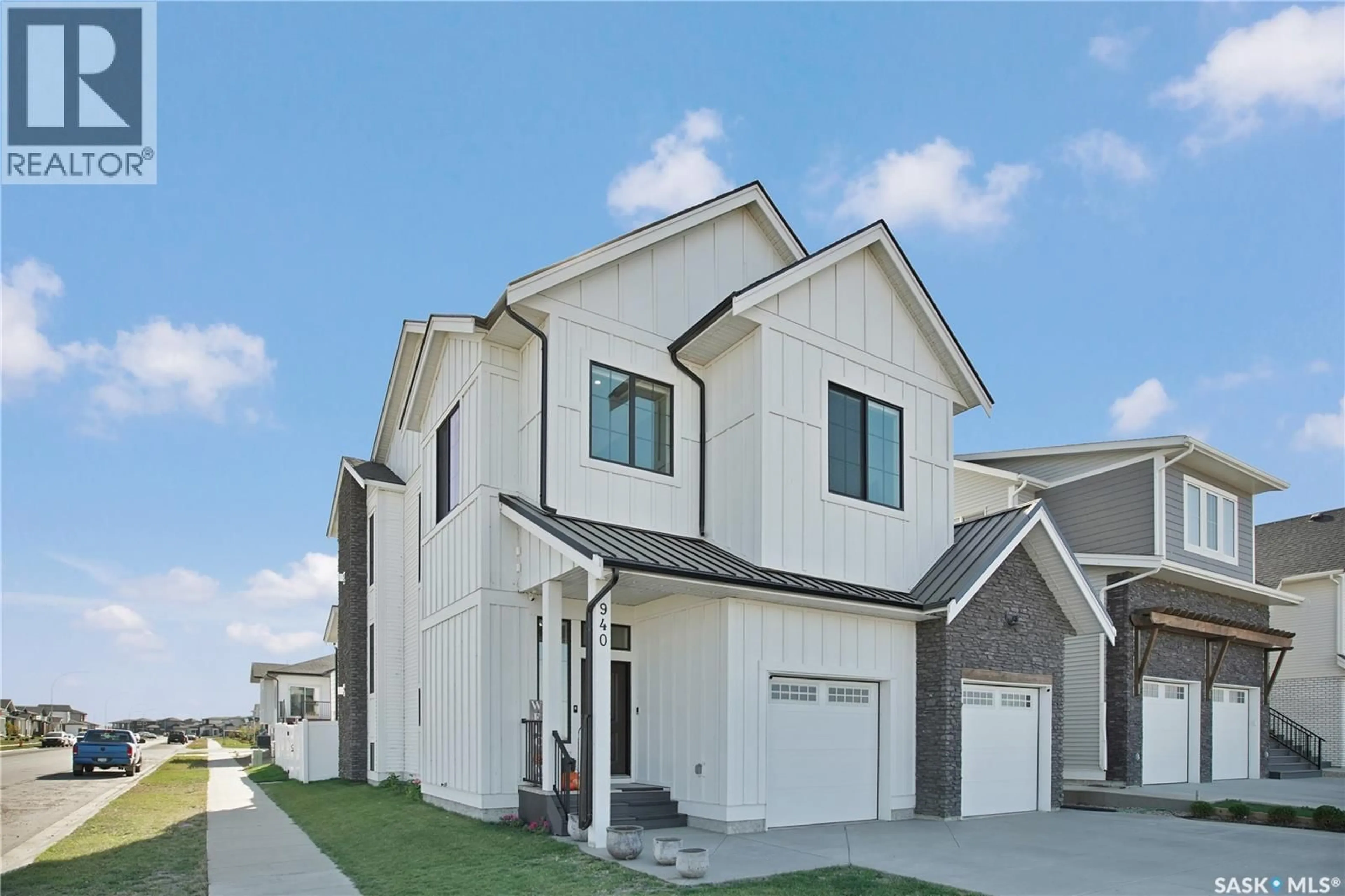 Home with vinyl exterior material, street for 940 FEHEREGYHAZI BOULEVARD, Saskatoon Saskatchewan S7W1E1