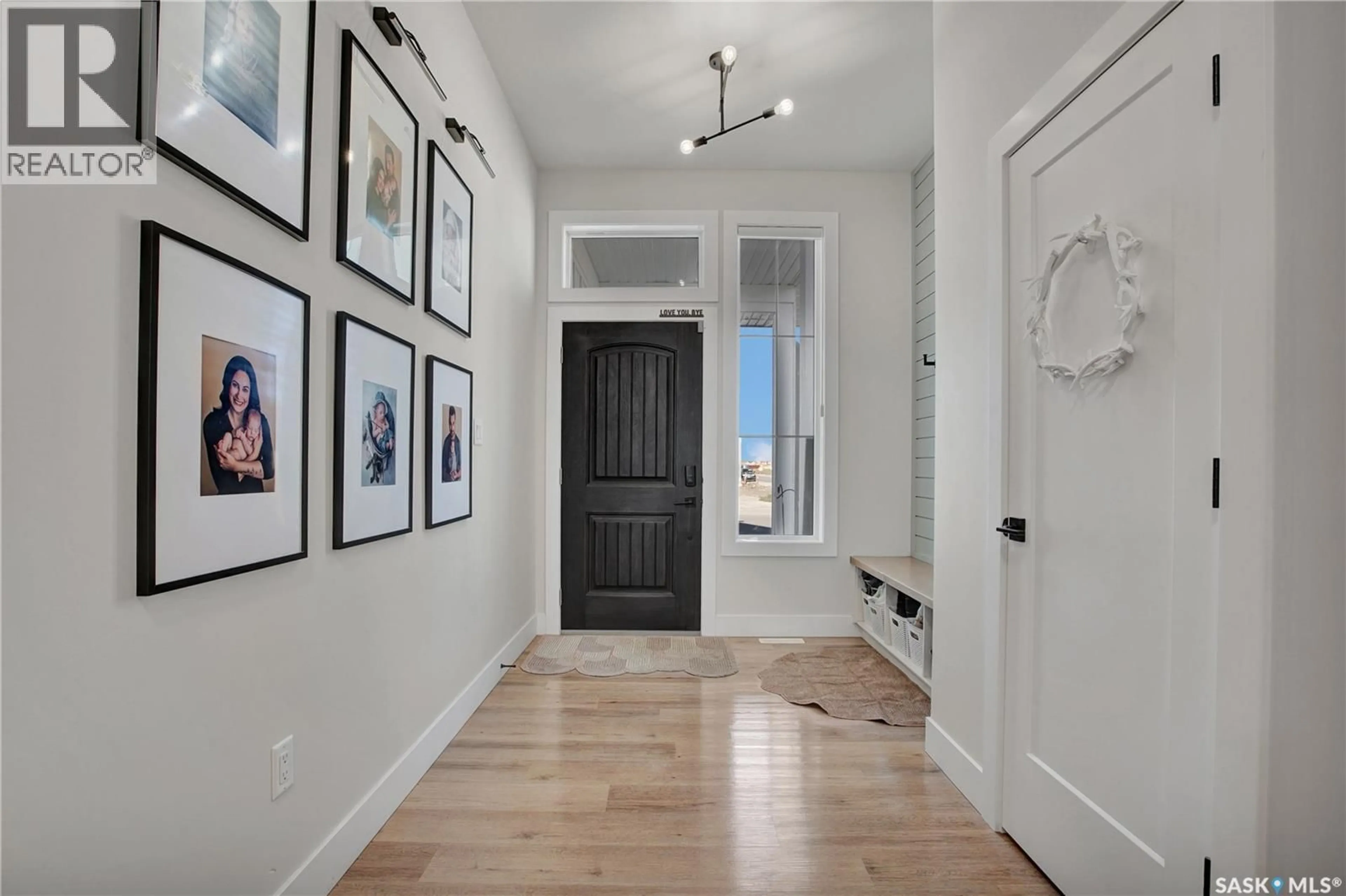Indoor entryway for 940 FEHEREGYHAZI BOULEVARD, Saskatoon Saskatchewan S7W1E1