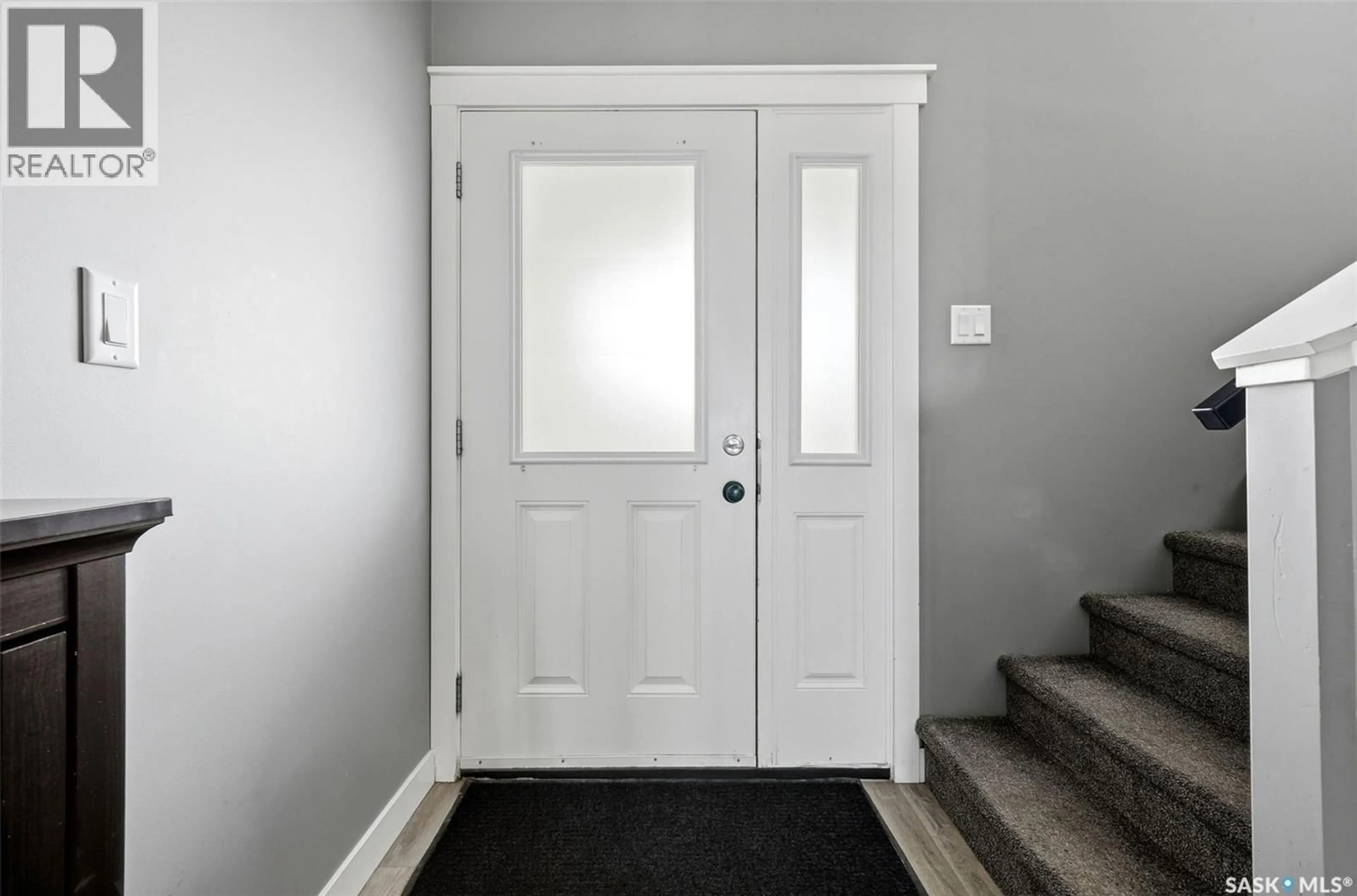 Indoor entryway for 6 - 3960 7TH AVENUE, Regina Saskatchewan S4N7L9