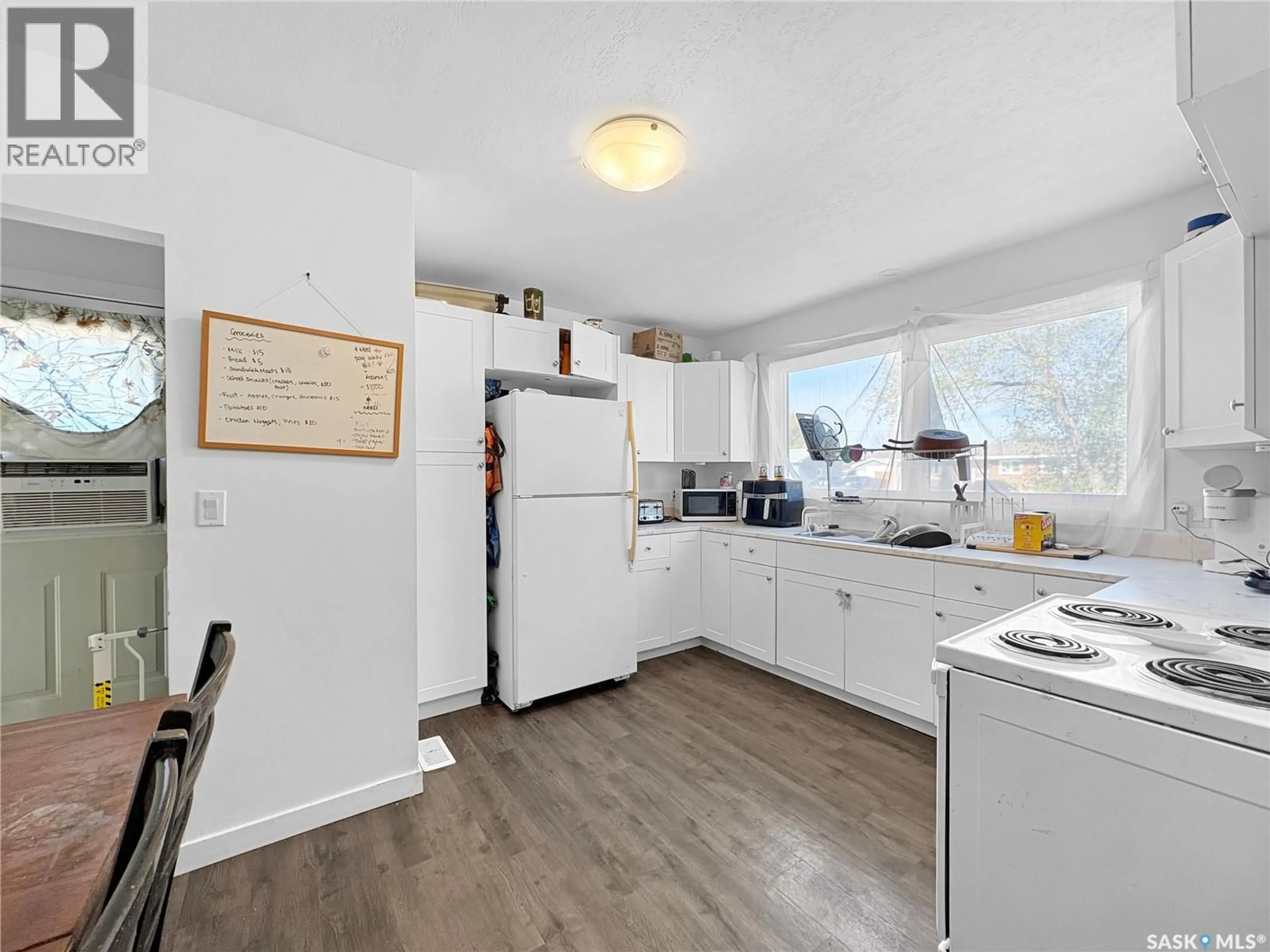 Standard kitchen, unknown for 351 26TH STREET, Battleford Saskatchewan S0M0E0