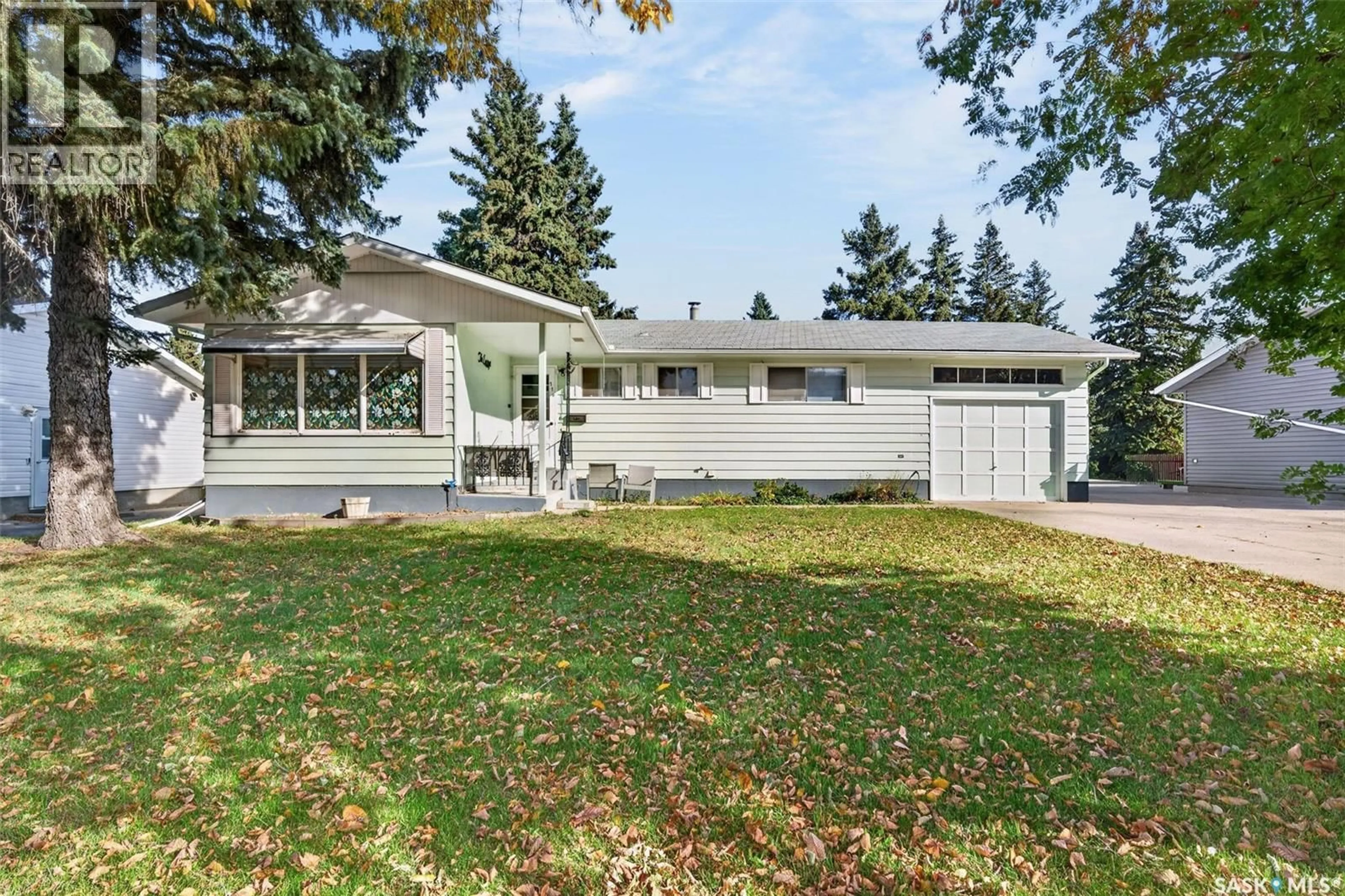 Home with vinyl exterior material, street for 114 SCOTIA DRIVE, Melfort Saskatchewan S0E1A0