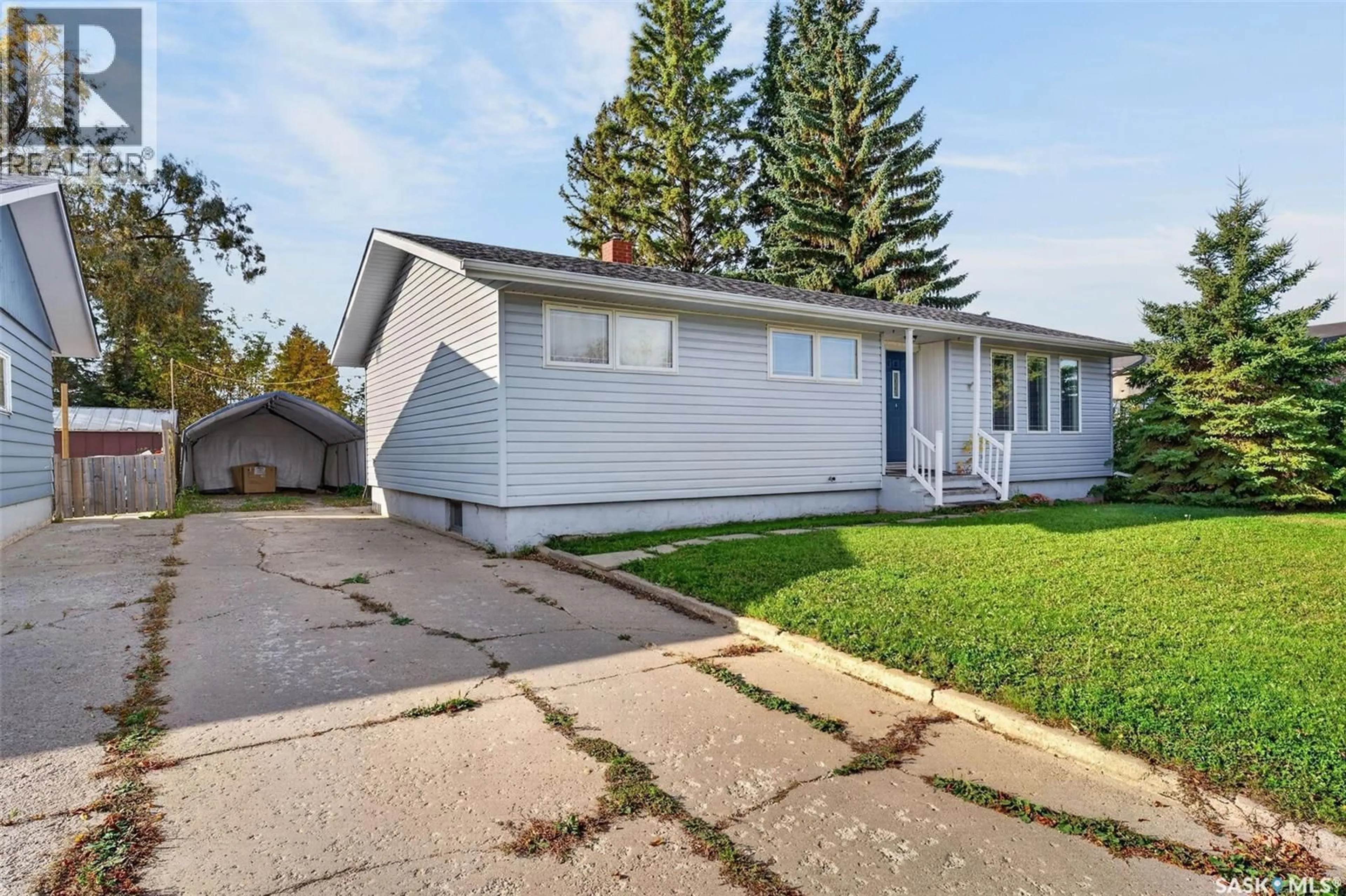 Home with vinyl exterior material, street for 109 PARK AVENUE, Melfort Saskatchewan S0E1A0