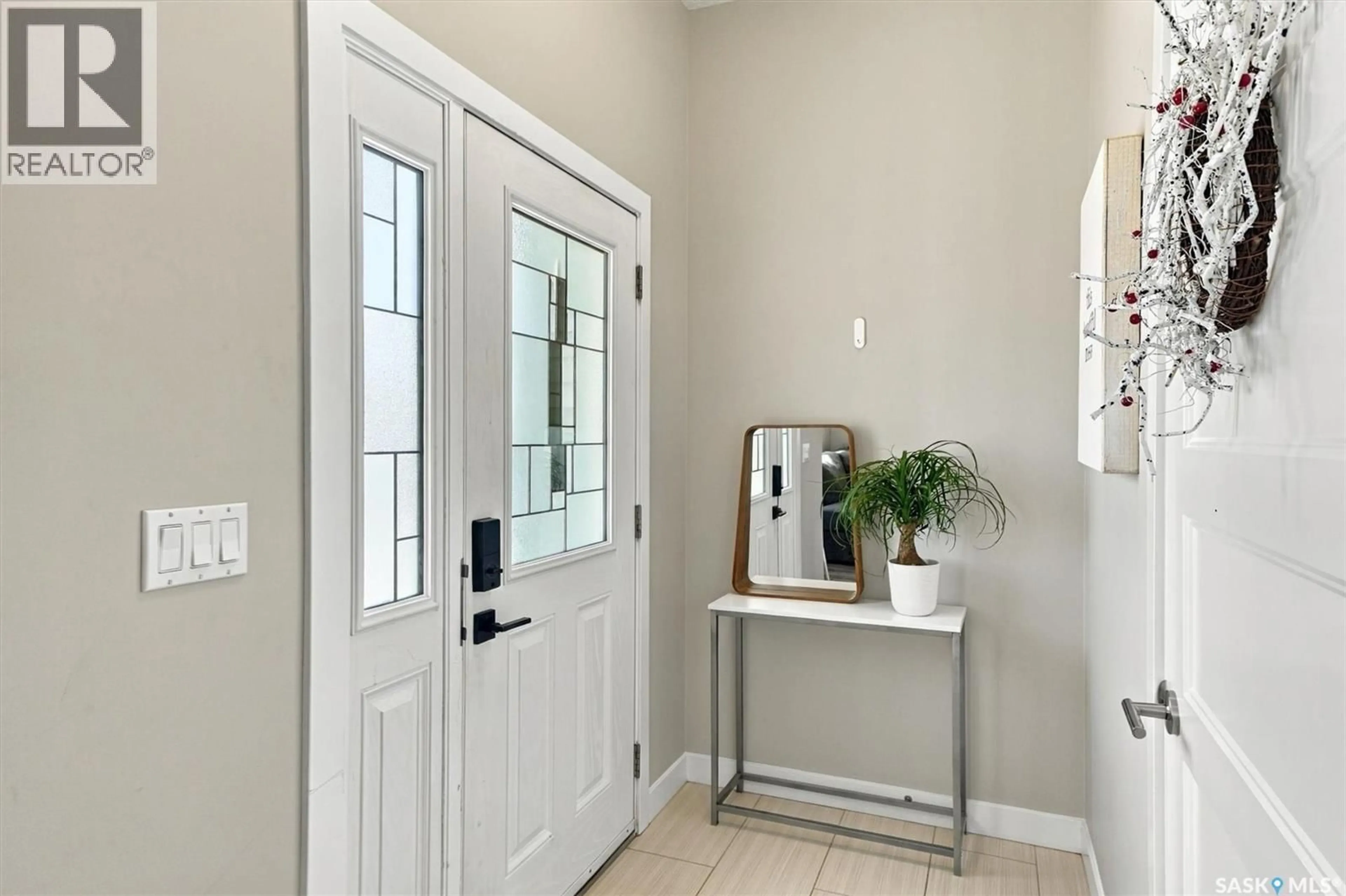 Indoor entryway for 1014 EVERGREEN BOULEVARD, Saskatoon Saskatchewan S7W0V9