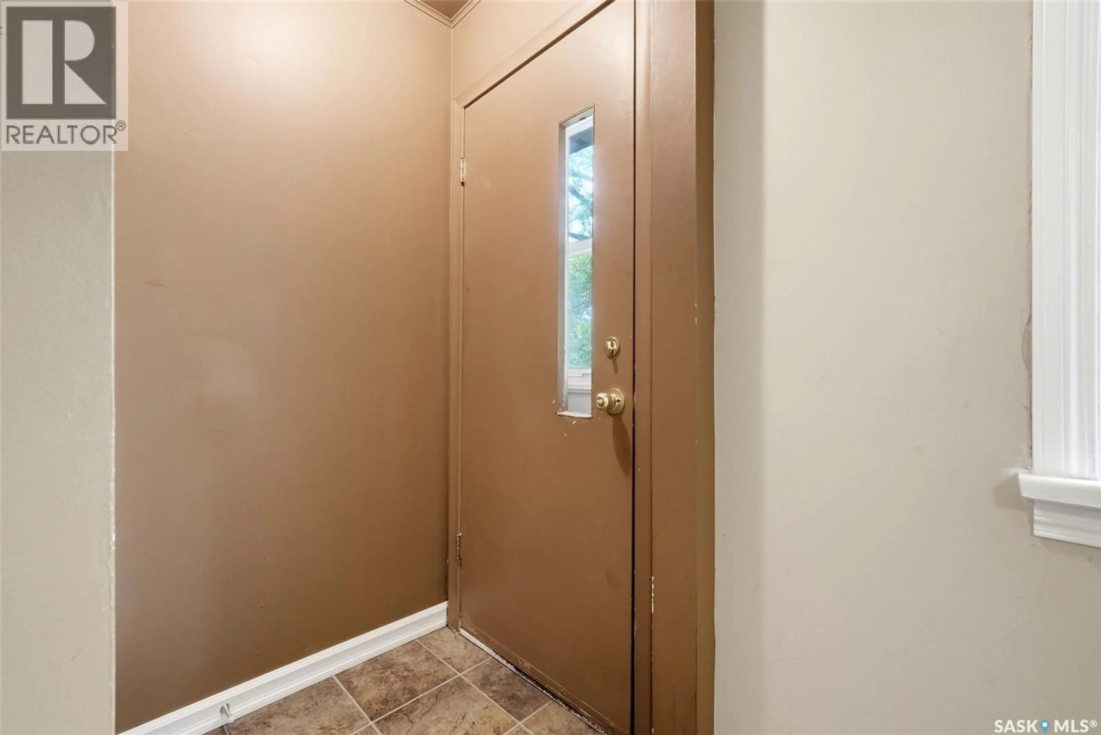 Indoor entryway for 2742 MCARA STREET, Regina Saskatchewan S4N2X1