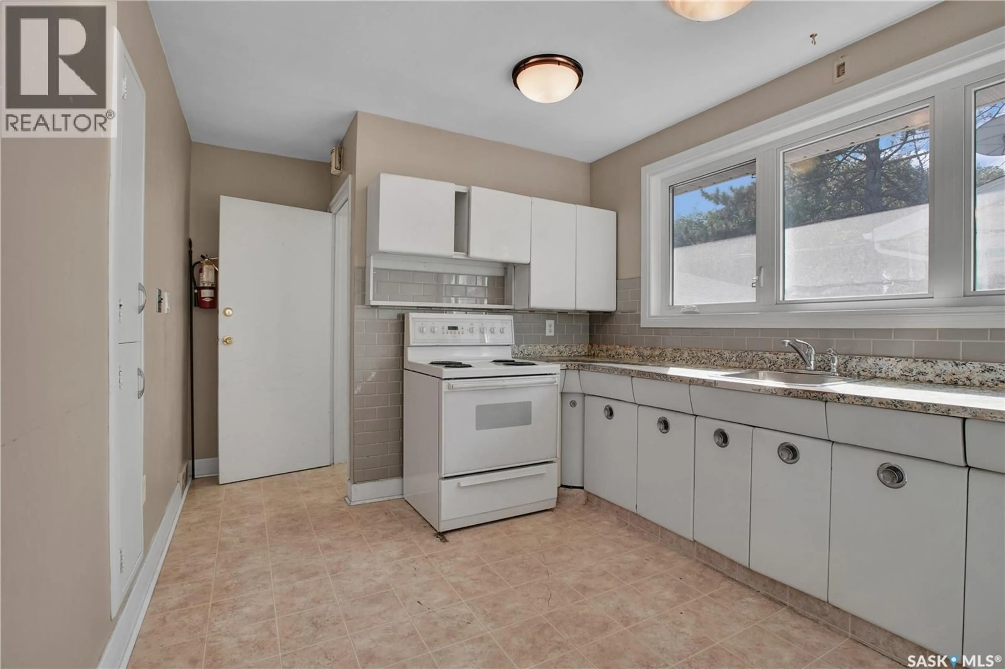 Standard kitchen, ceramic/tile floor for 1209 BROADWAY AVENUE, Saskatoon Saskatchewan S7H2A4
