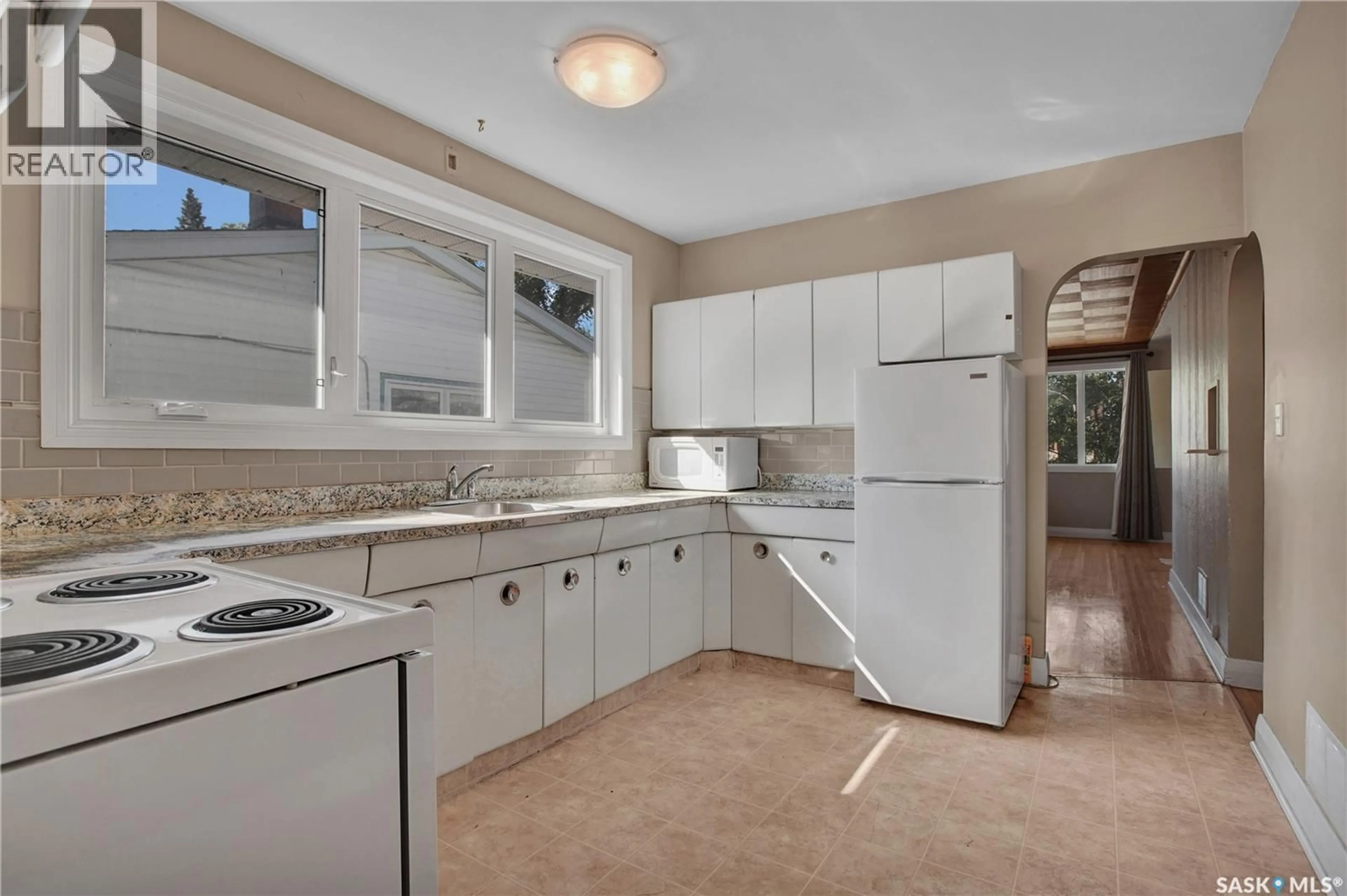 Standard kitchen, ceramic/tile floor for 1209 BROADWAY AVENUE, Saskatoon Saskatchewan S7H2A4