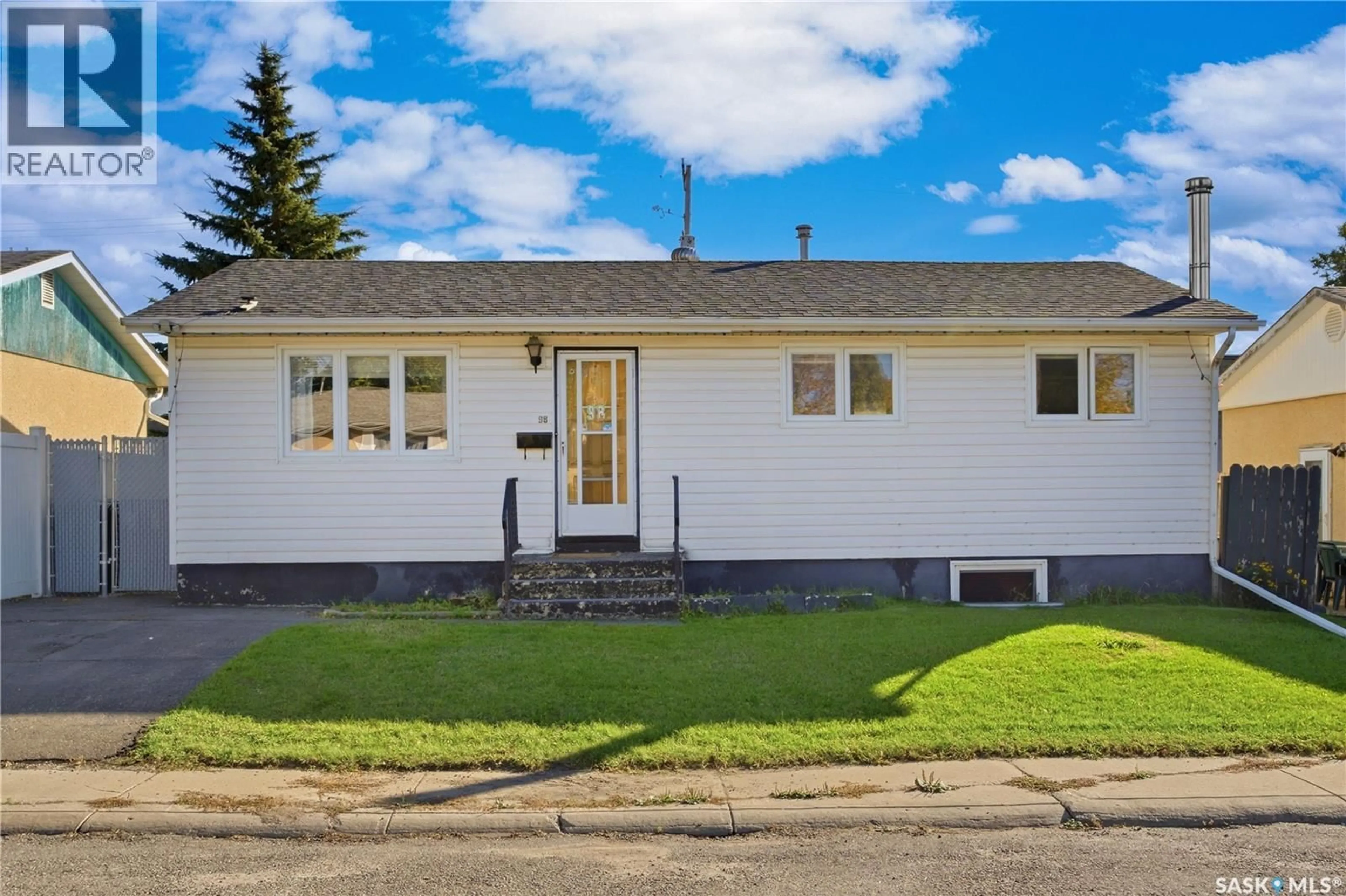Home with vinyl exterior material, street for 98 RAMSAY COURT, Saskatoon Saskatchewan S7H4H2