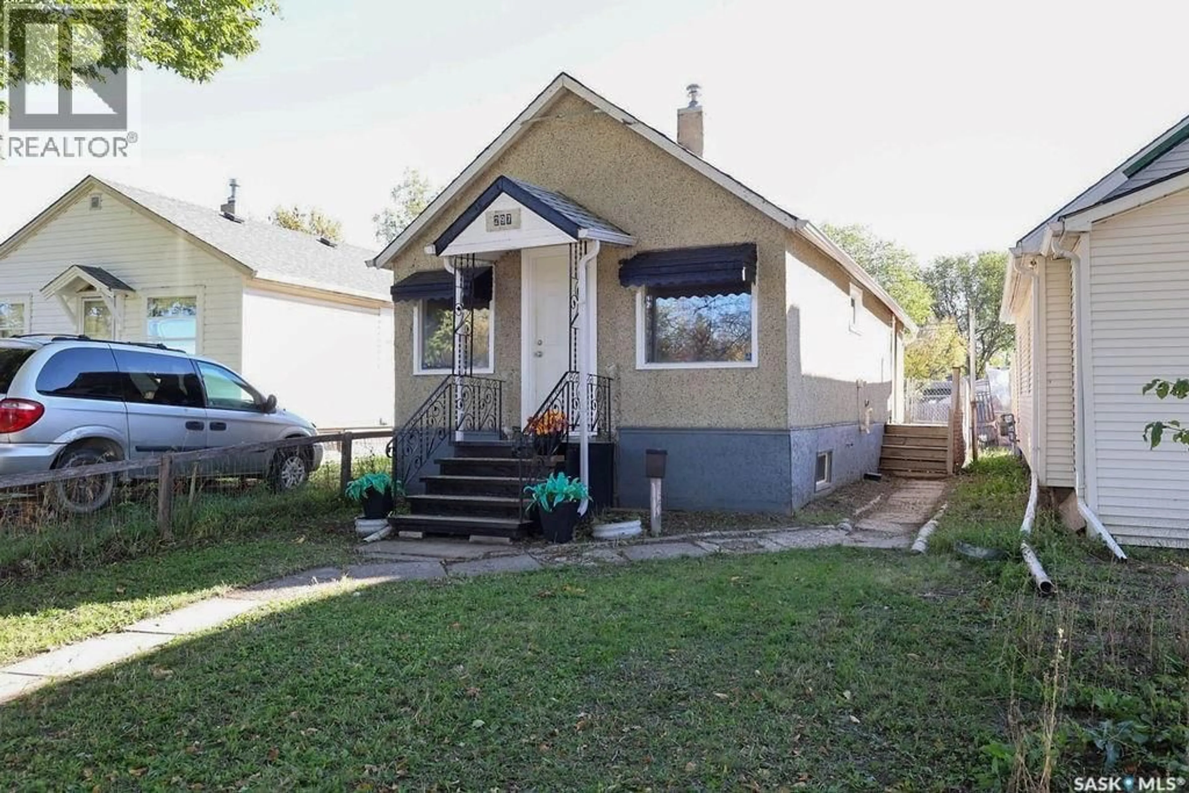 Home with vinyl exterior material, street for 297 SMITH STREET, Regina Saskatchewan S4R2K8