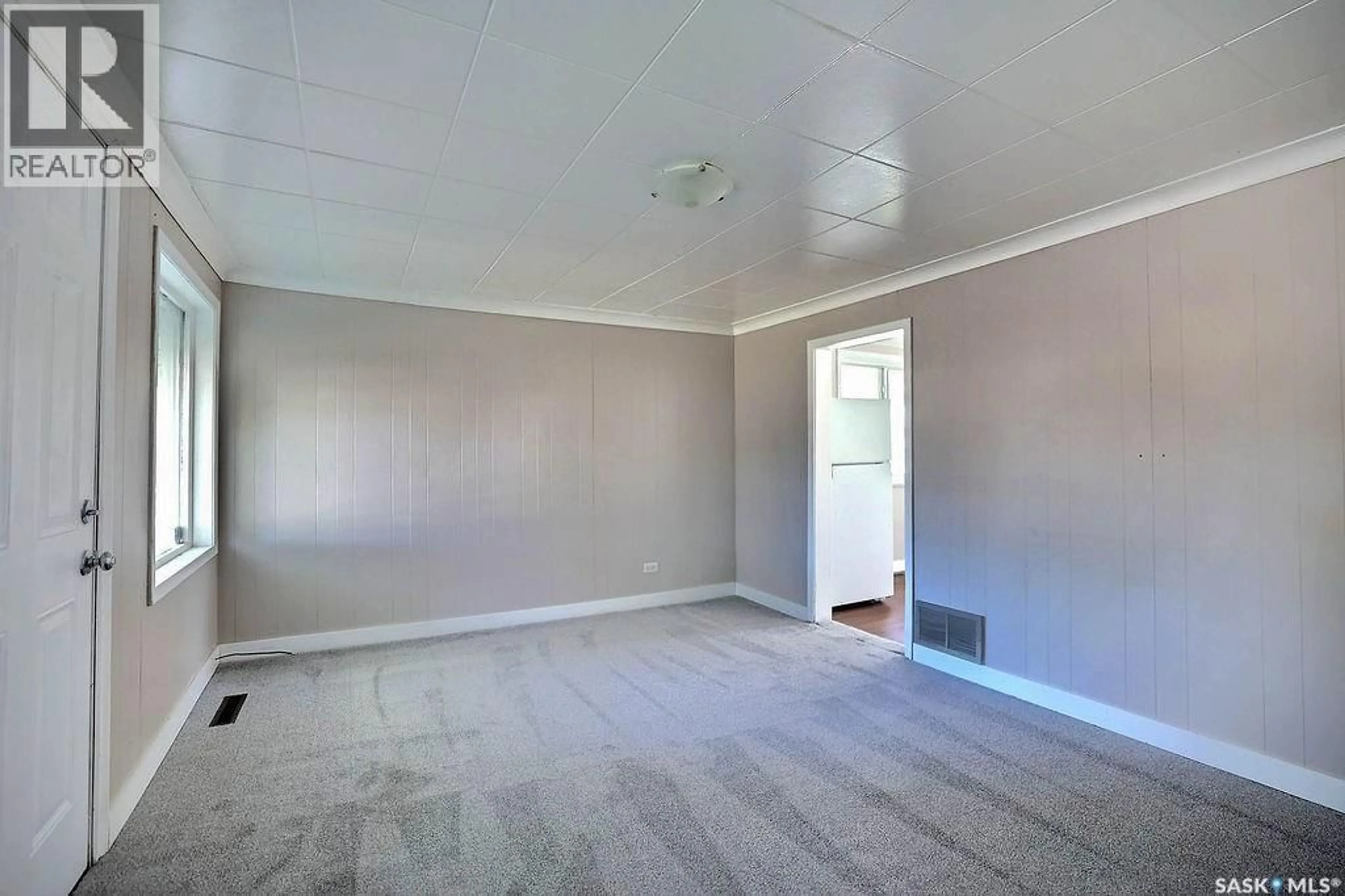 A pic of a room for 297 SMITH STREET, Regina Saskatchewan S4R2K8