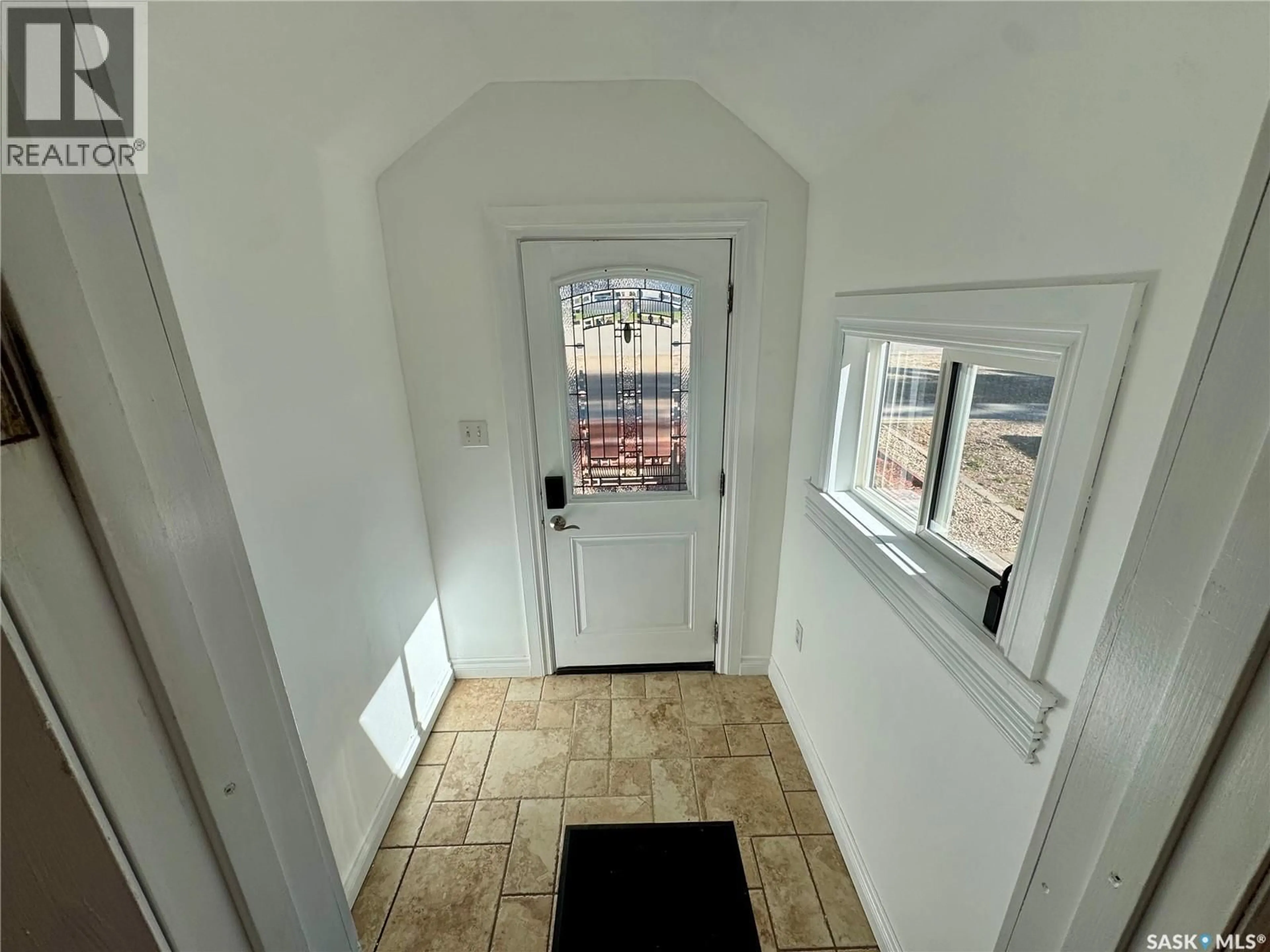 Indoor entryway for 365 KEATS STREET, Southey Saskatchewan S0G4P0