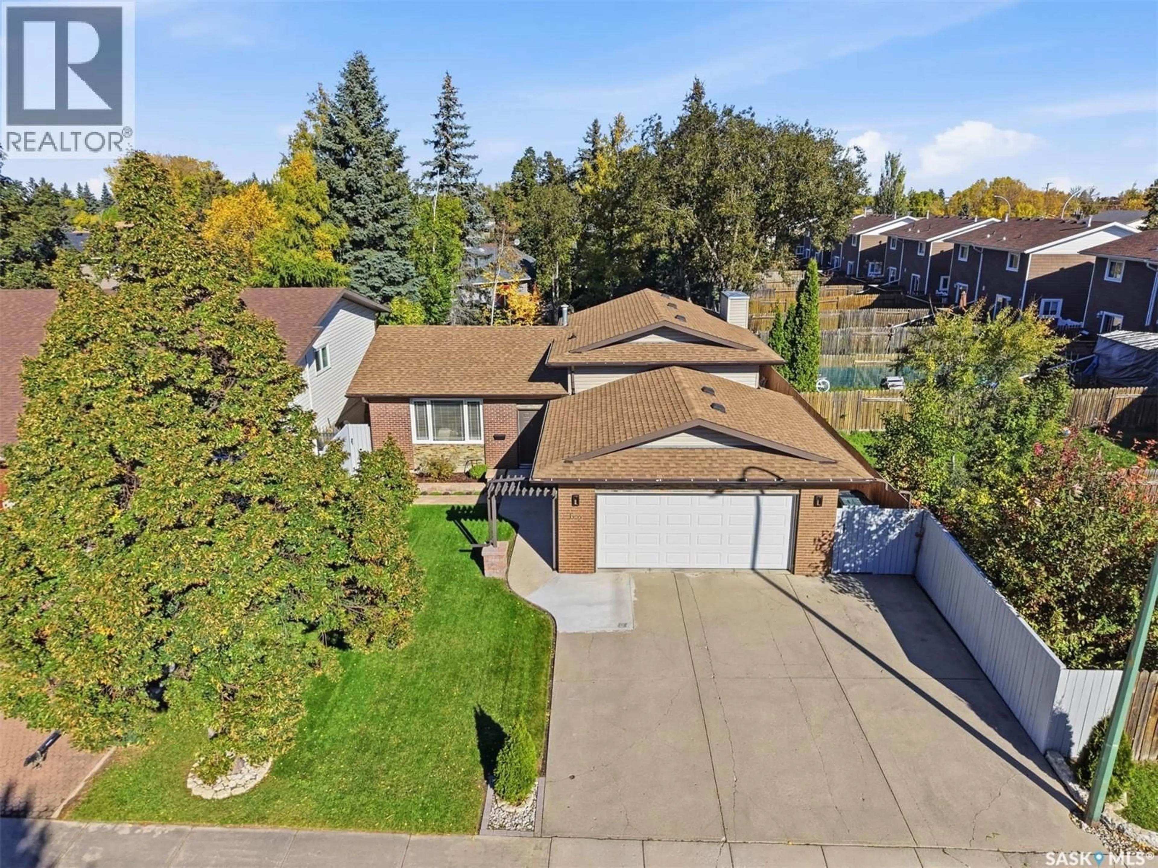 A pic from outside/outdoor area/front of a property/back of a property/a pic from drone, street for 62 CHOMYN CRESCENT, Saskatoon Saskatchewan S7K7R5