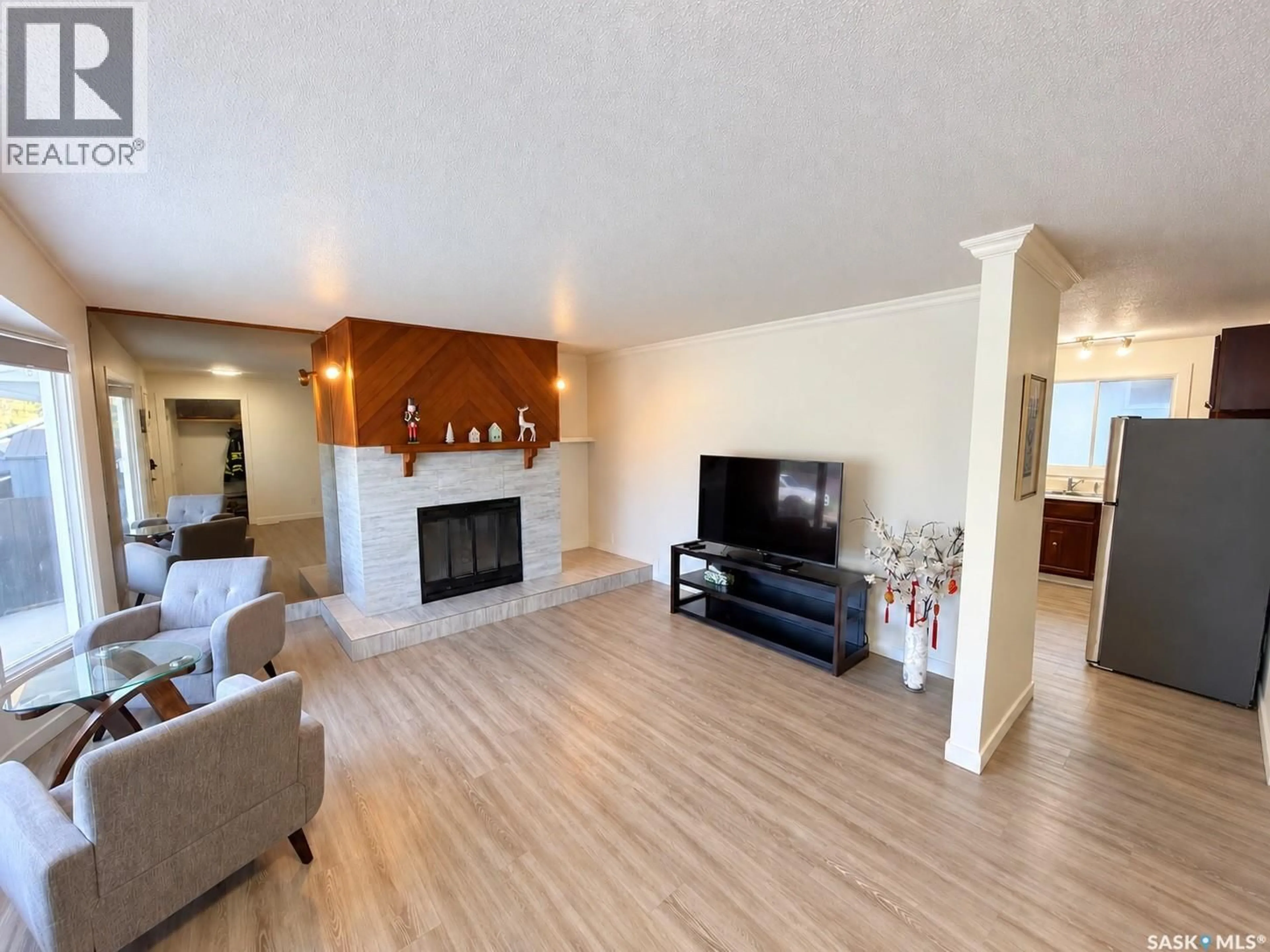 Living room with furniture, wood/laminate floor for 1535 LAURA AVENUE, Saskatoon Saskatchewan S7N2R8